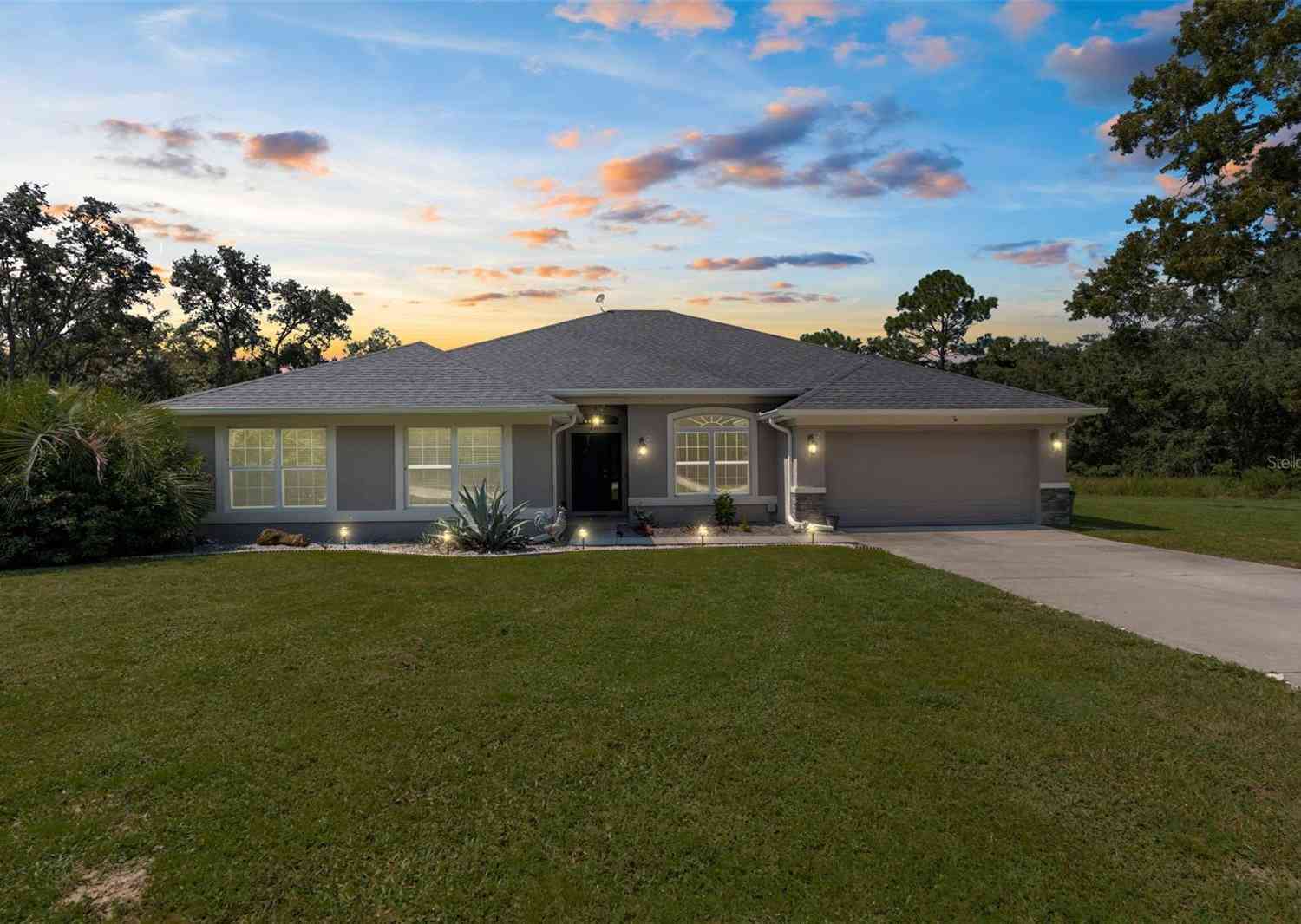 Homes For Sale - 18209 Merwyn Cir<br/> WEEKI WACHEE, FL 34614