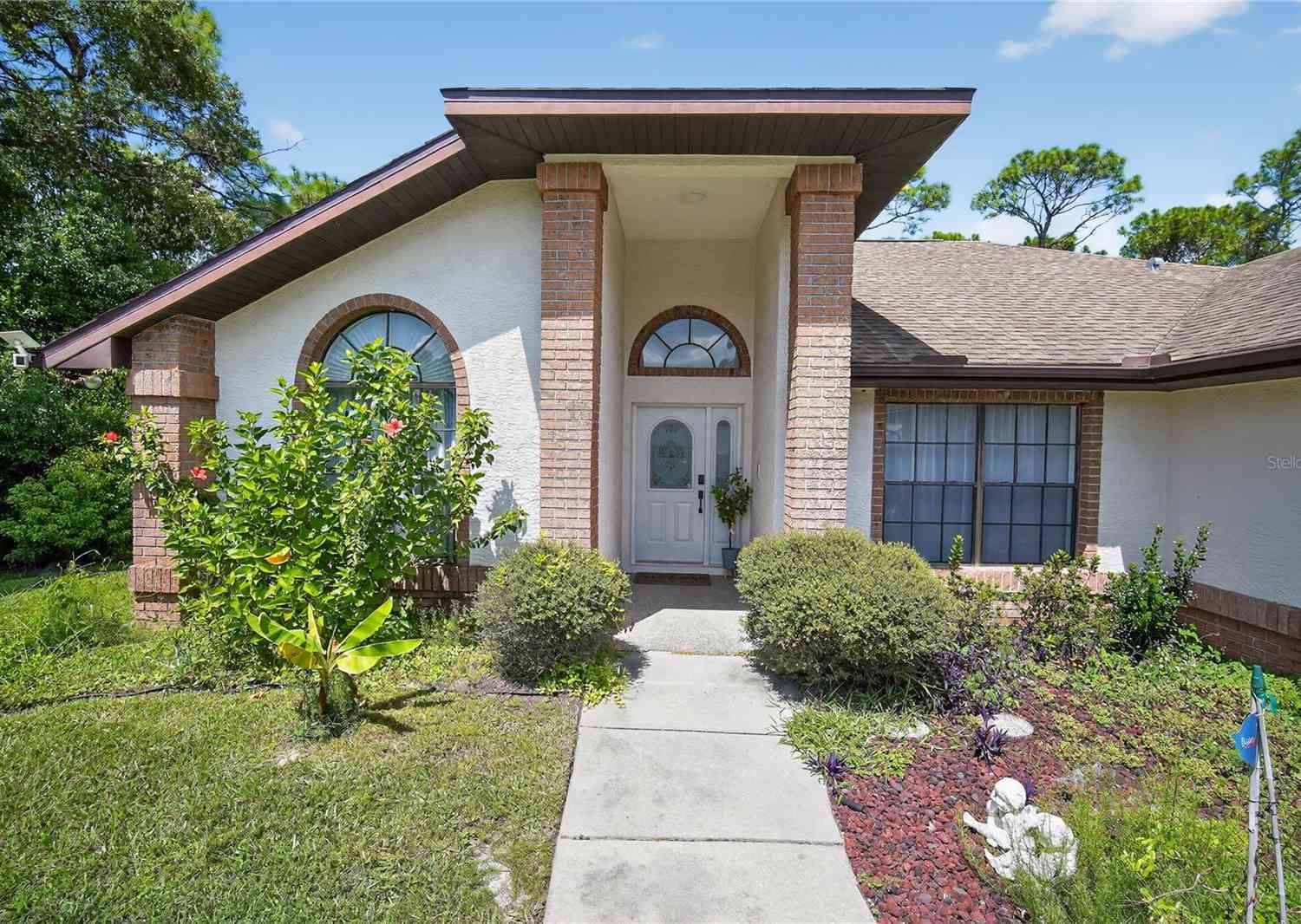 Homes For Sale - 8959 Hernando Way<br/> WEEKI WACHEE, FL 34613