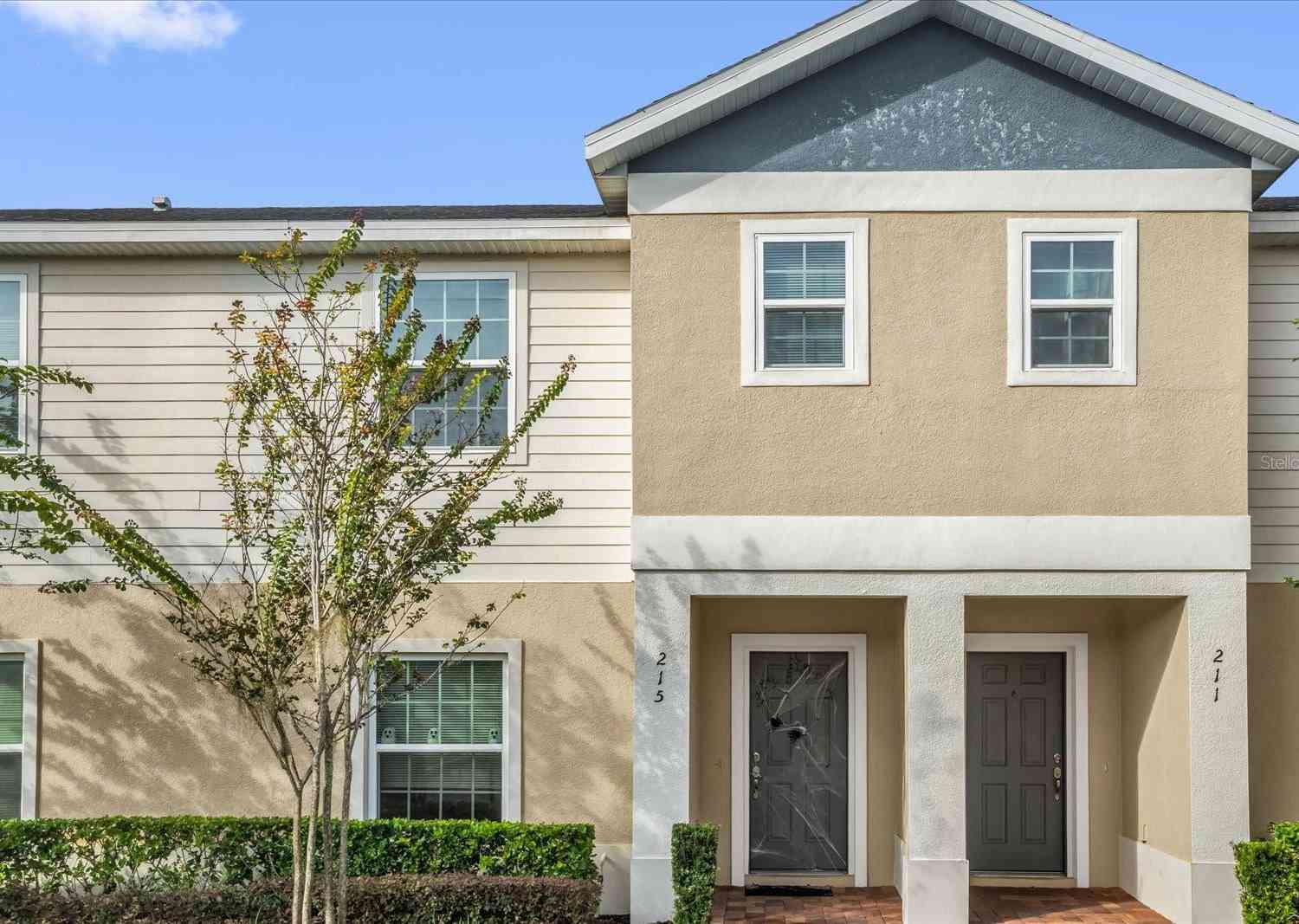 Townhouse For Sale - 215 Annabelle Way<br/> DAVENPORT, FL 33837