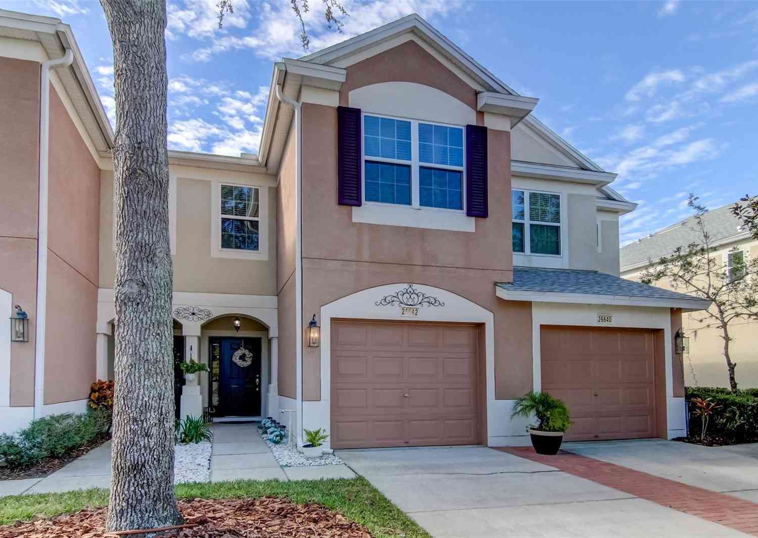 Townhouse For Sale - 26642 Castleview Way<br/> Wesley Chapel, FL 33544