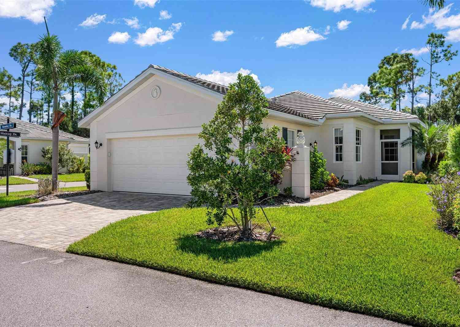 Homes For Sale - 11065 Barnsley Drive<br/> VENICE, FL 34293