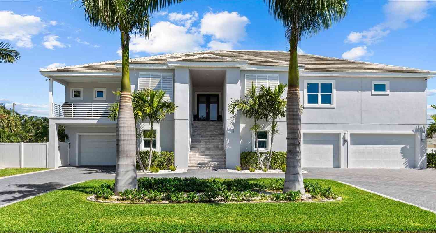 Homes For Rent - 107 12th Street<br/> BELLEAIR BEACH, FL 33786