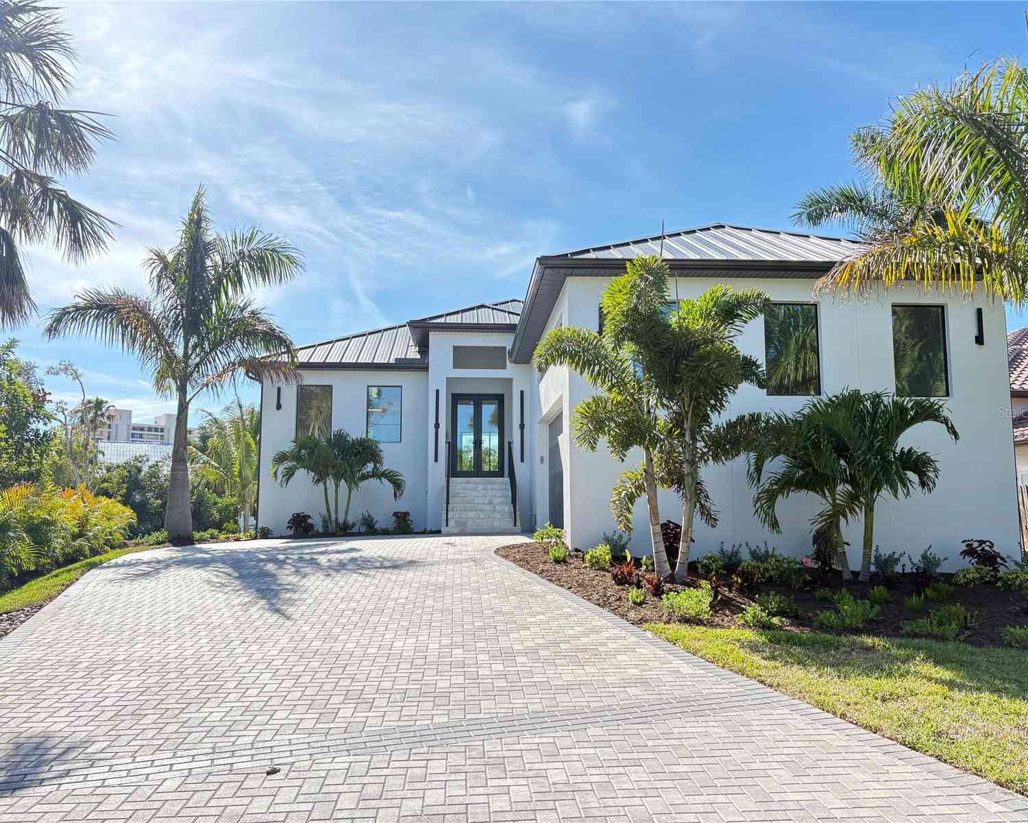 Homes For Sale - 276 Island Circle<br/> SARASOTA, FL 34242