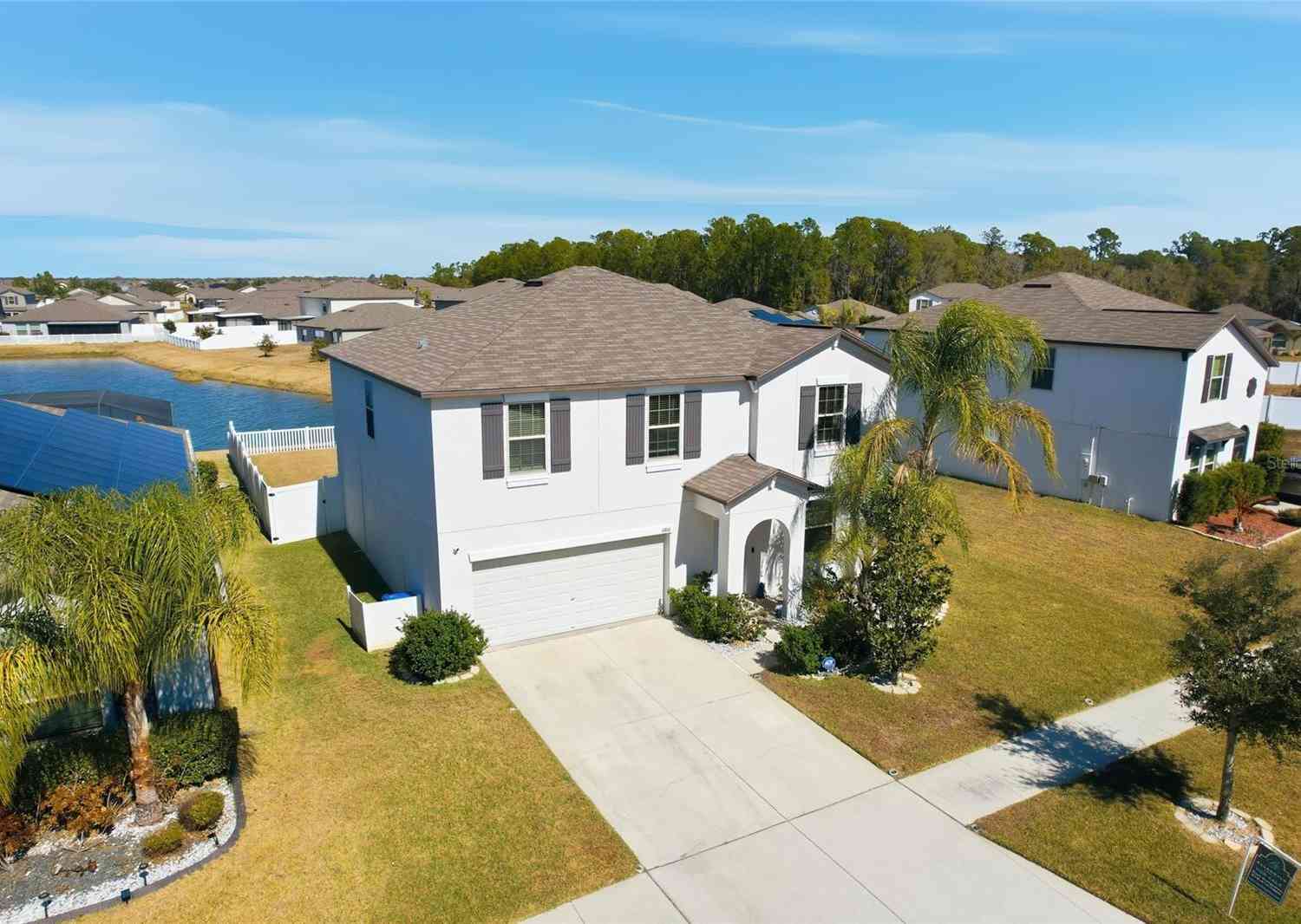 Homes For Sale - 11916 Wild Daffodil Court<br/> RIVERVIEW, FL 33579