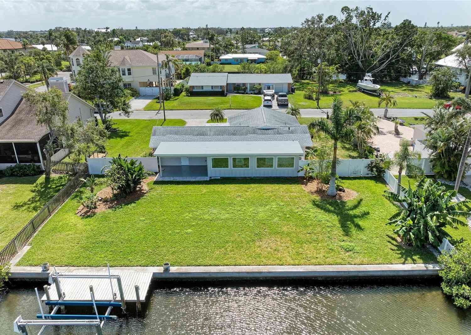 Homes For Sale - 4412 Dolphin Lane<br/> PALMETTO, FL 34221