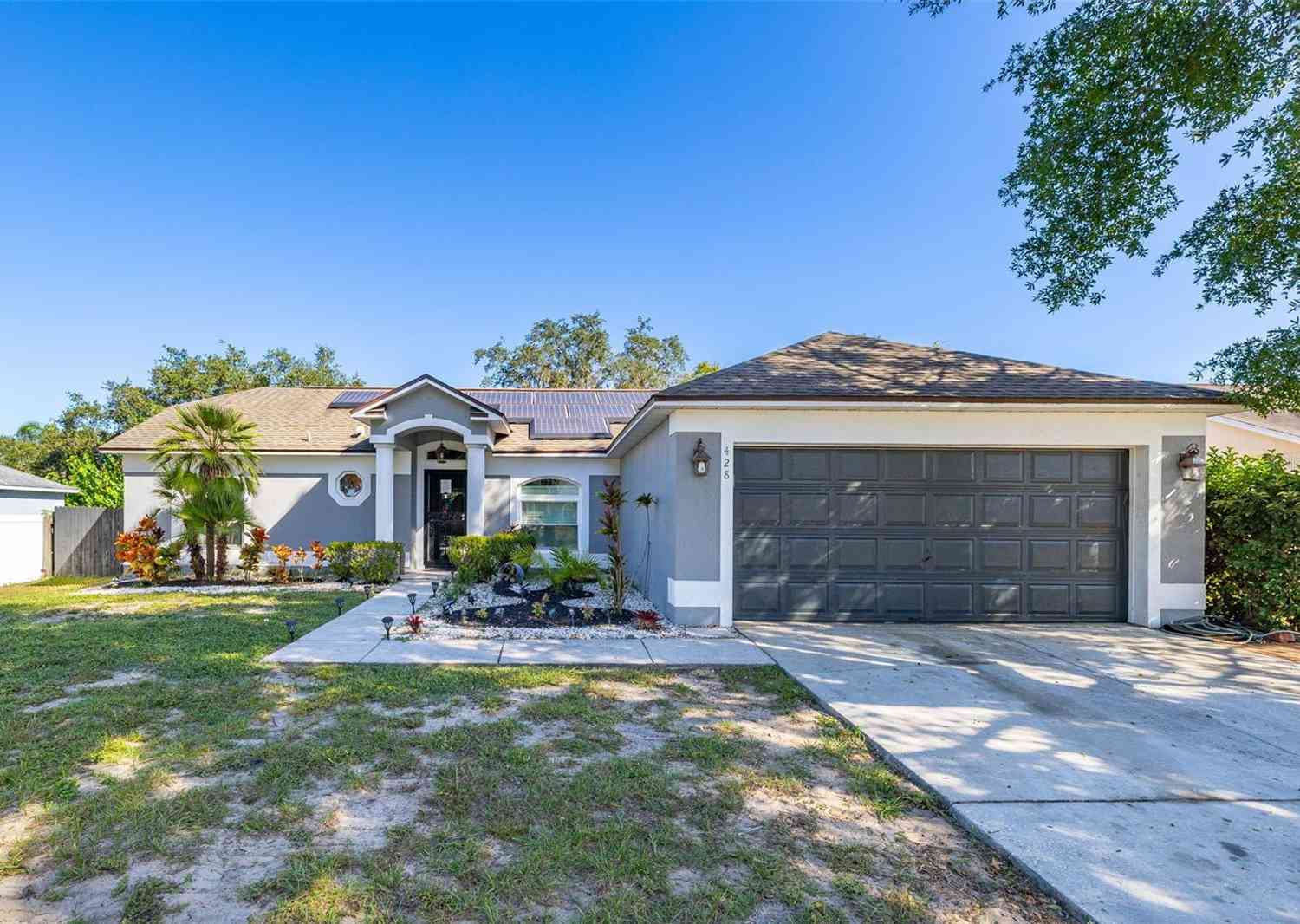 Homes For Sale - 428 Bent Oak Loop<br/> DAVENPORT, FL 33837