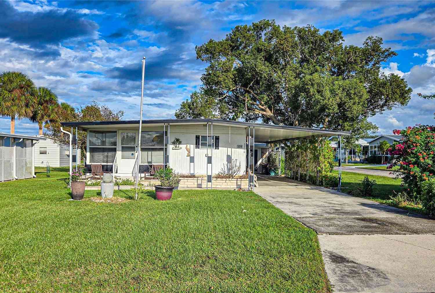Mobile Home For Sale - 5316 Comanche Street<br/> ZEPHYRHILLS, FL 33542