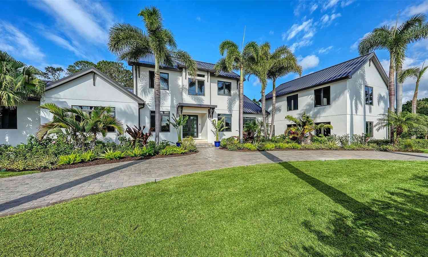 Homes For Sale - 5035 Bay Shore Road<br/> SARASOTA, FL 34234