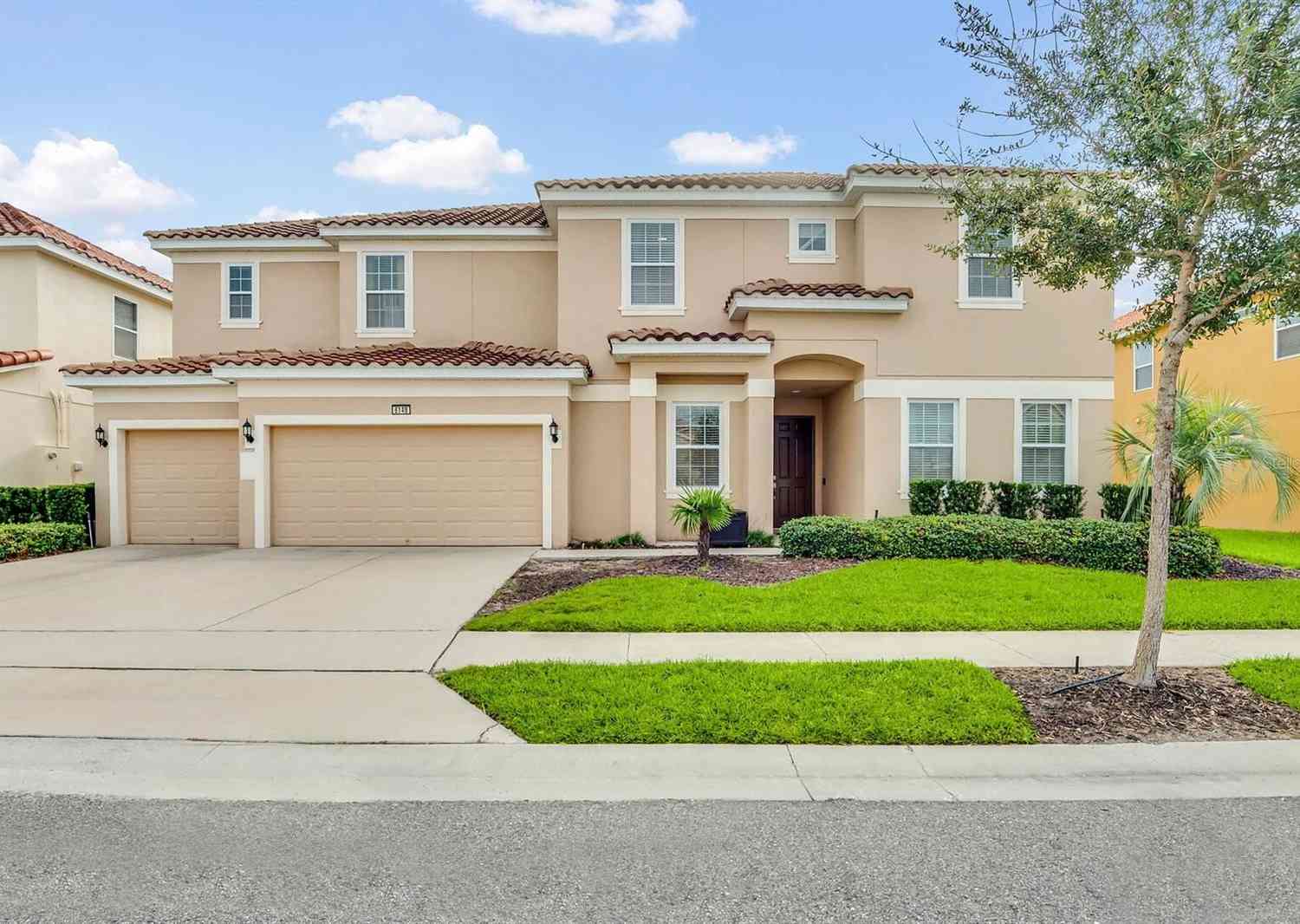 Homes For Sale - 6148 Broad Oak Drive<br/> DAVENPORT, FL 33837