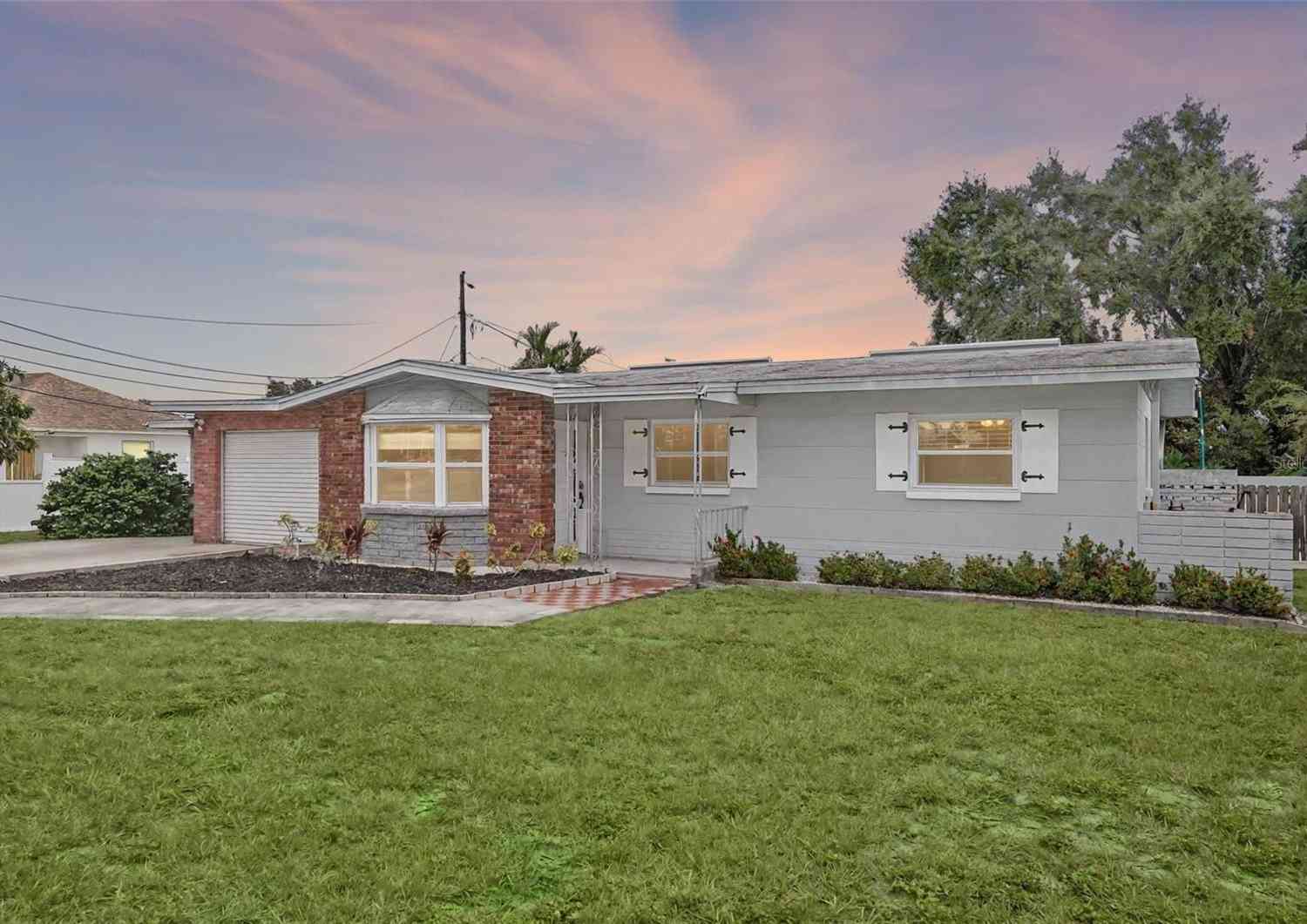 Homes For Sale - 12361 114th Street<br/> Pinellas County, LARGO, FL 33778