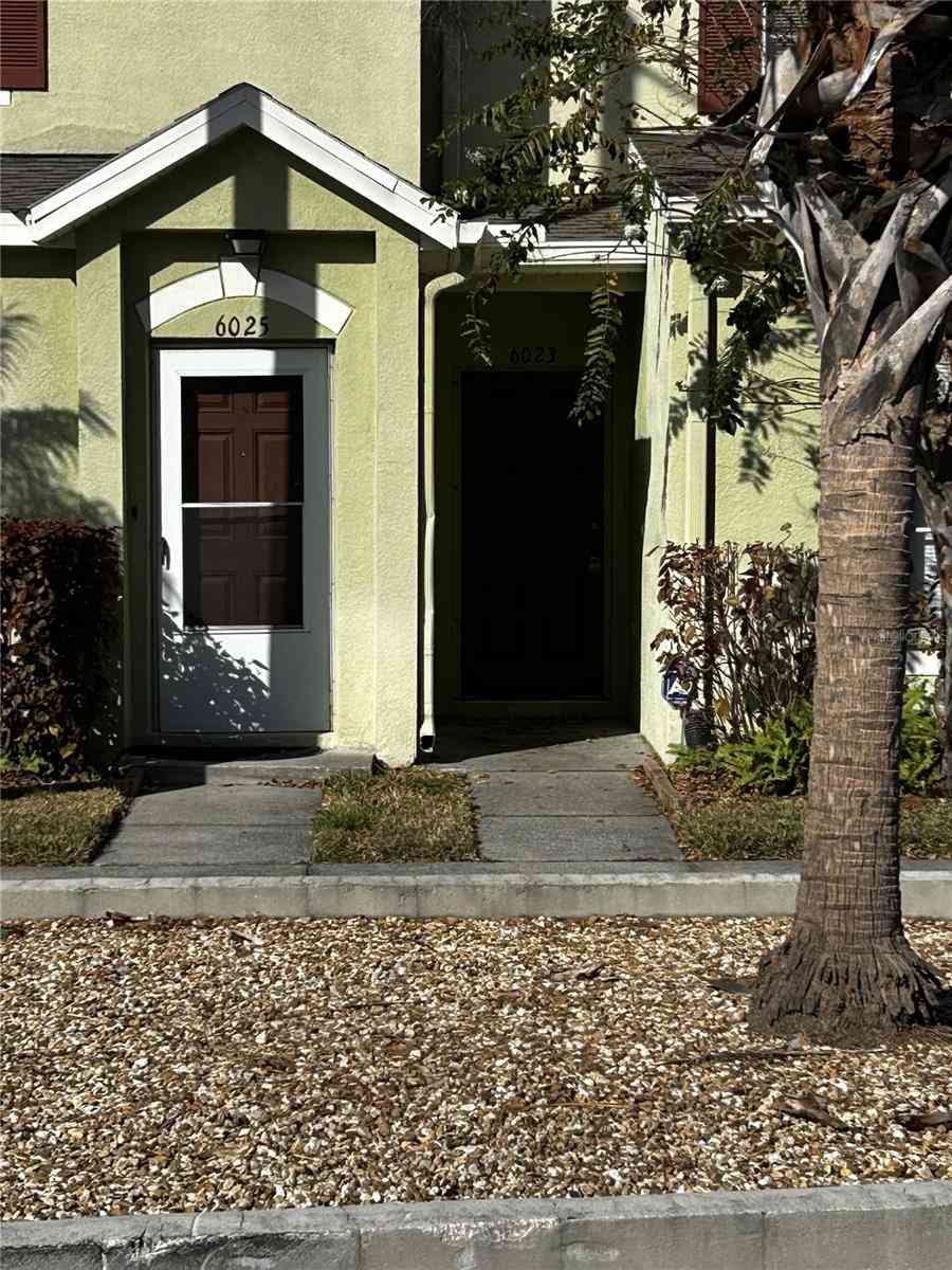 Townhouse For Sale - 6023 Osprey Lake Circle<br/> RIVERVIEW, FL 33578