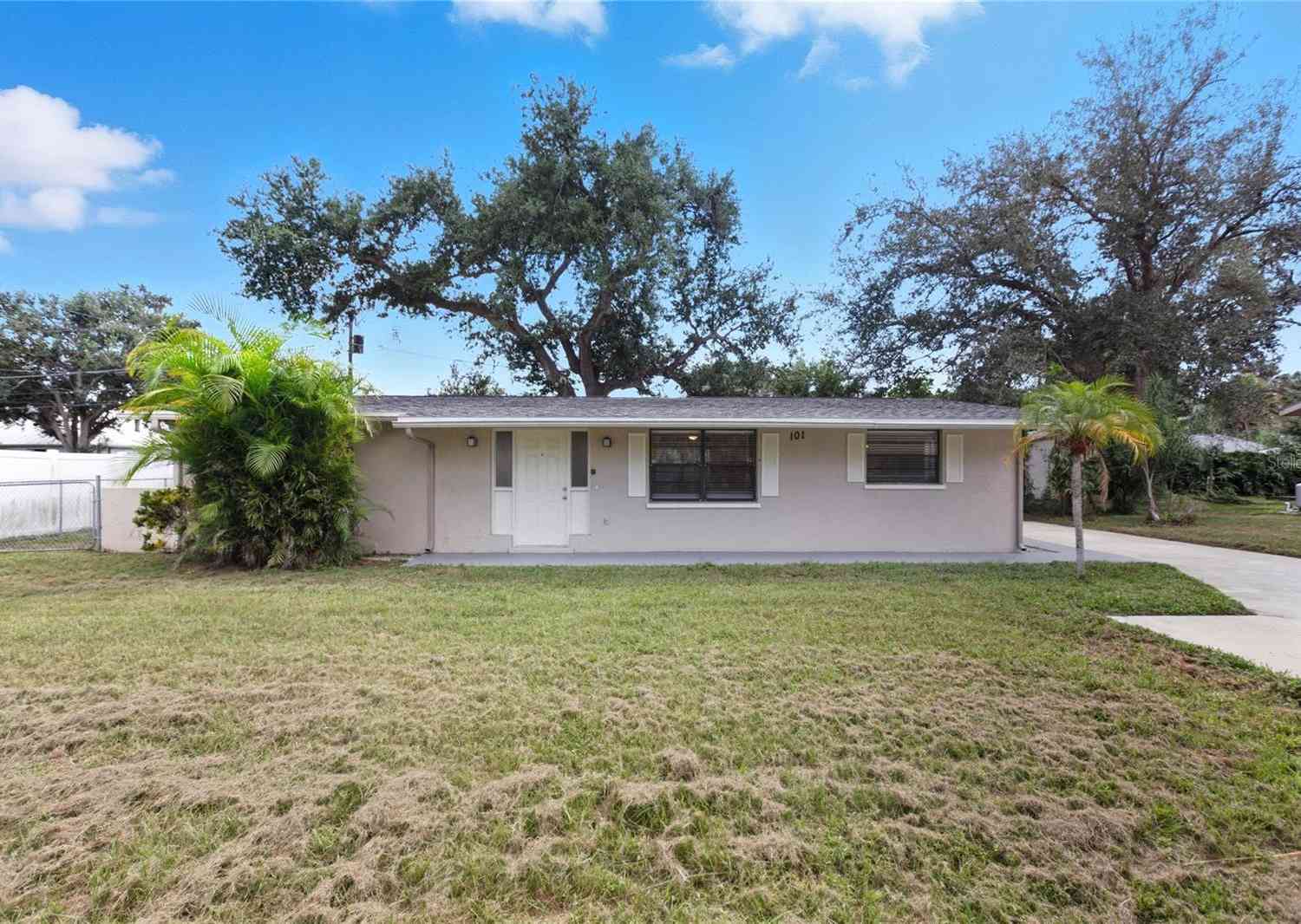Homes For Sale - 101 Oberlin Road<br/> VENICE, FL 34293