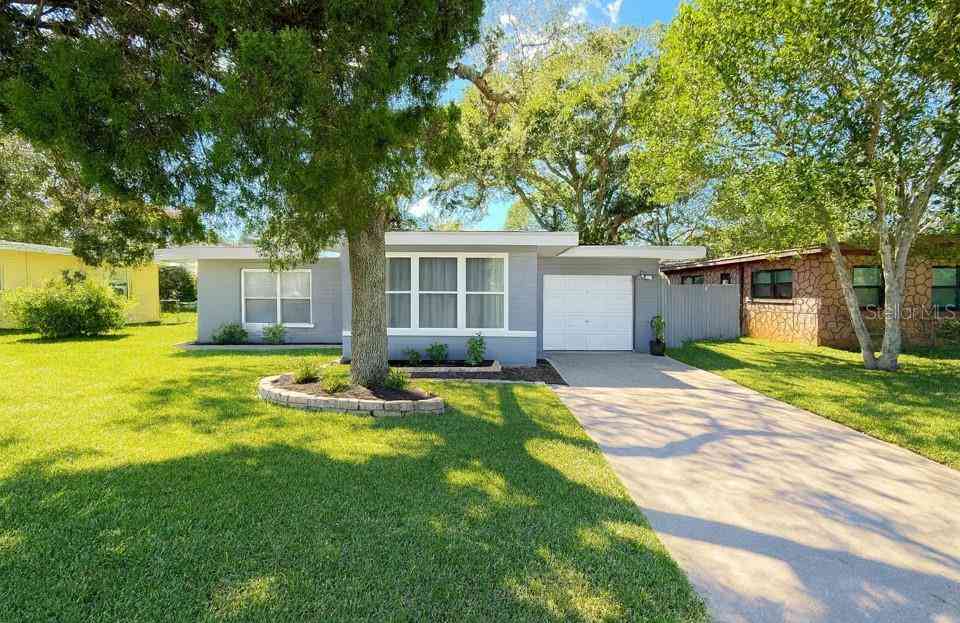Homes For Sale - 808 Derbyshire Road<br/> DAYTONA BEACH, FL 32117