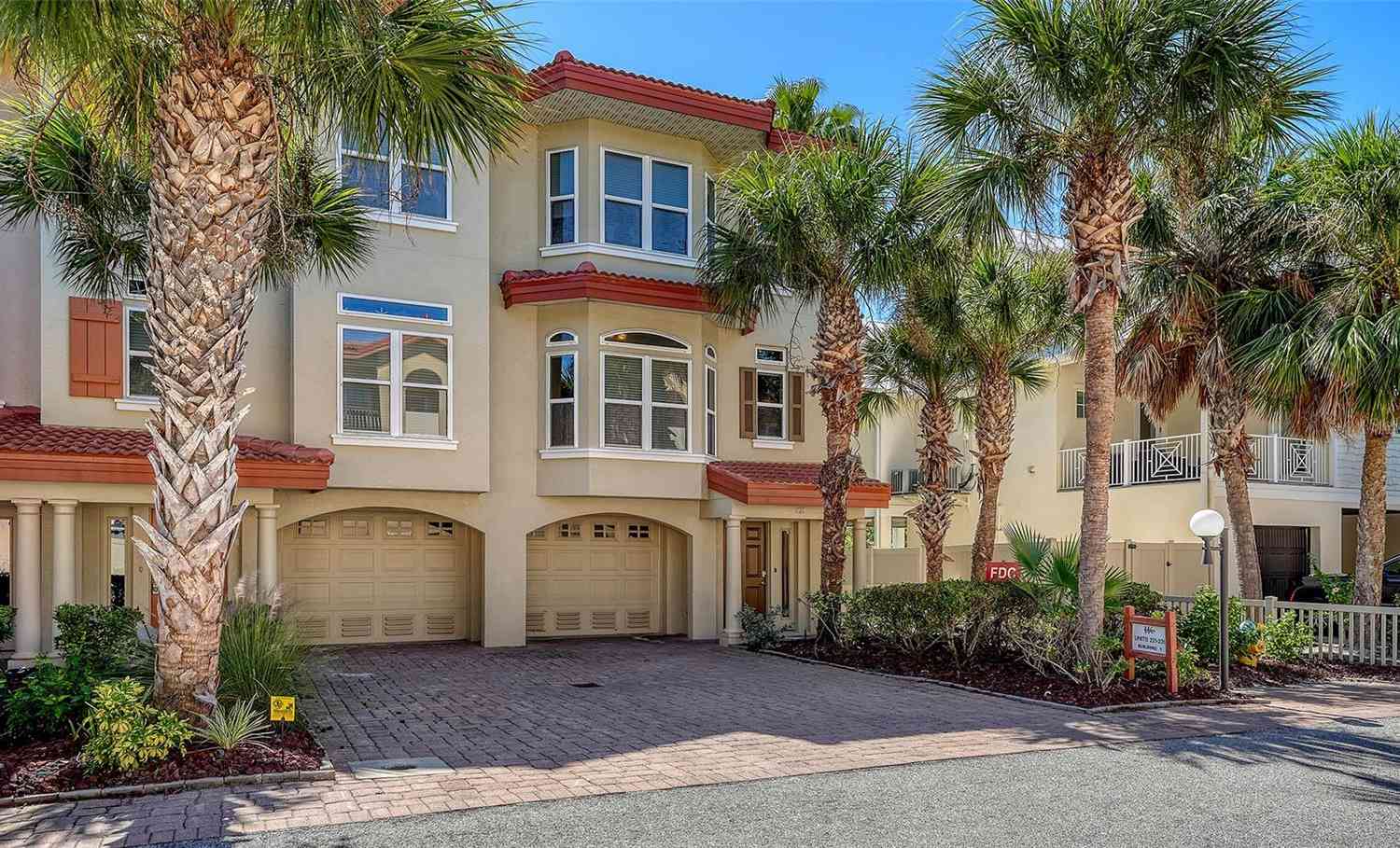 Townhouse For Sale - 221 17th Street<br/> Bradenton Beach, FL 34217