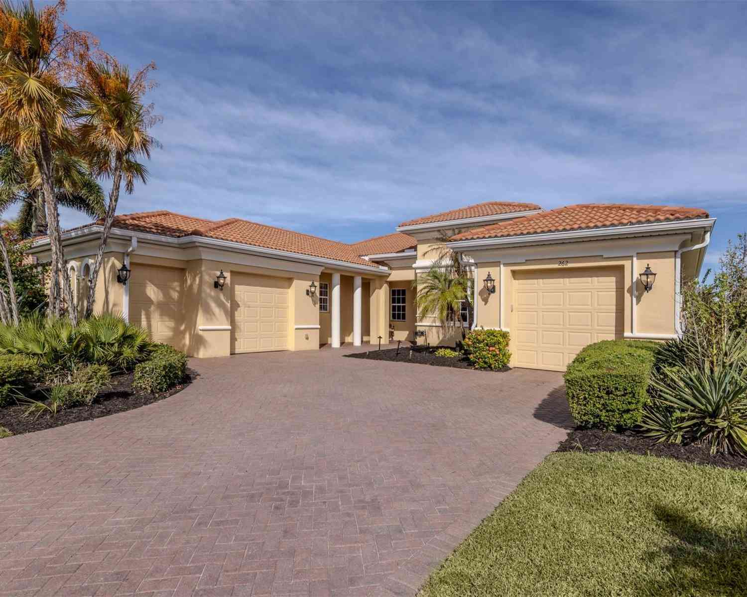 Homes For Sale - 262 Montelluna Drive<br/> Venice, FL 34275