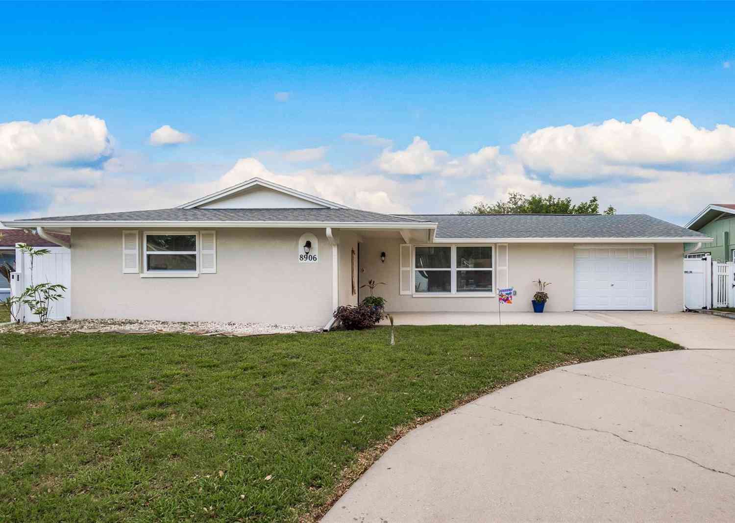 Homes For Sale - 8906 Catalina Drive<br/> PORT RICHEY, FL 34668