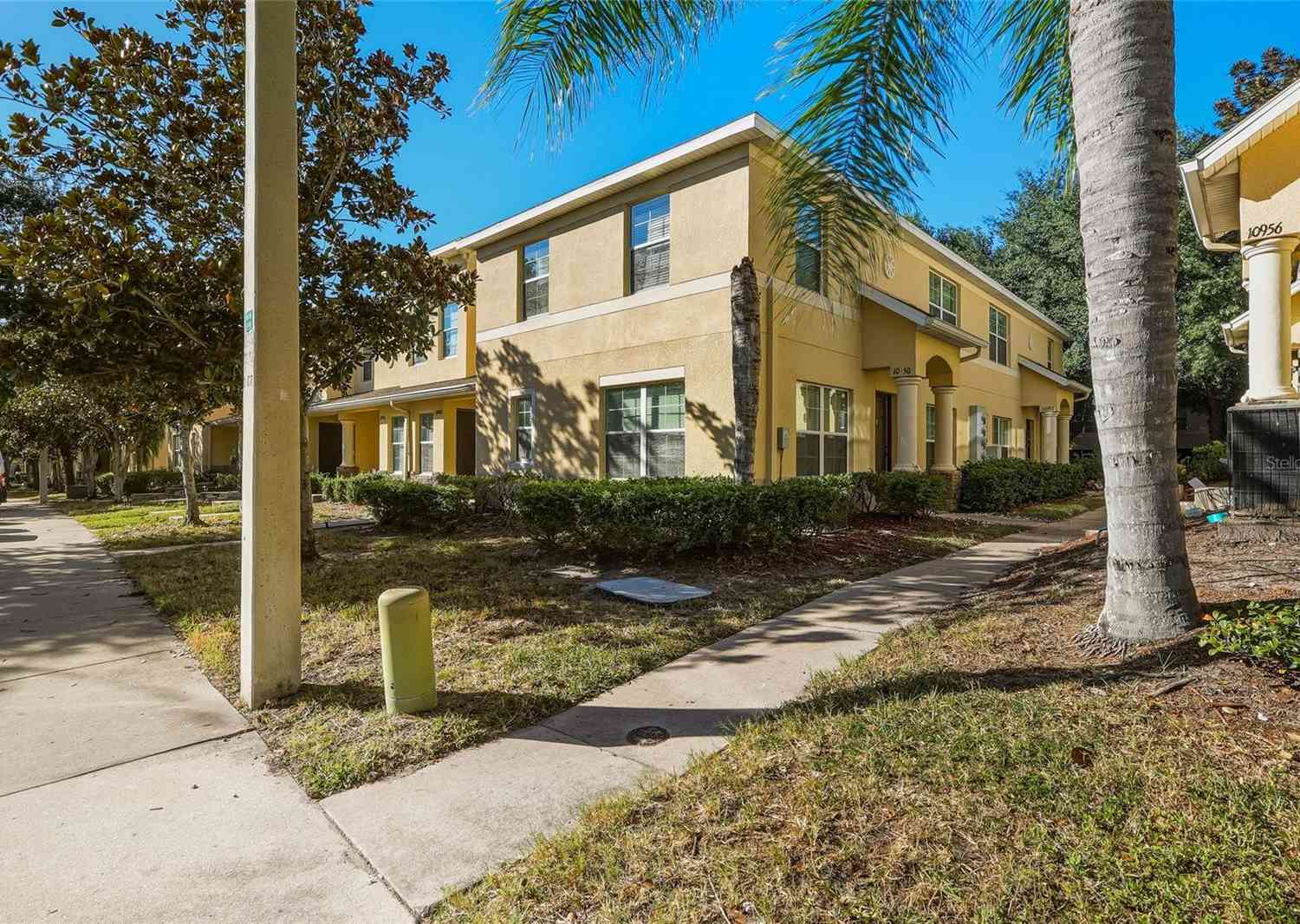 Townhouse For Sale - 10952 Keys Gate Drive<br/> RIVERVIEW, FL 33579