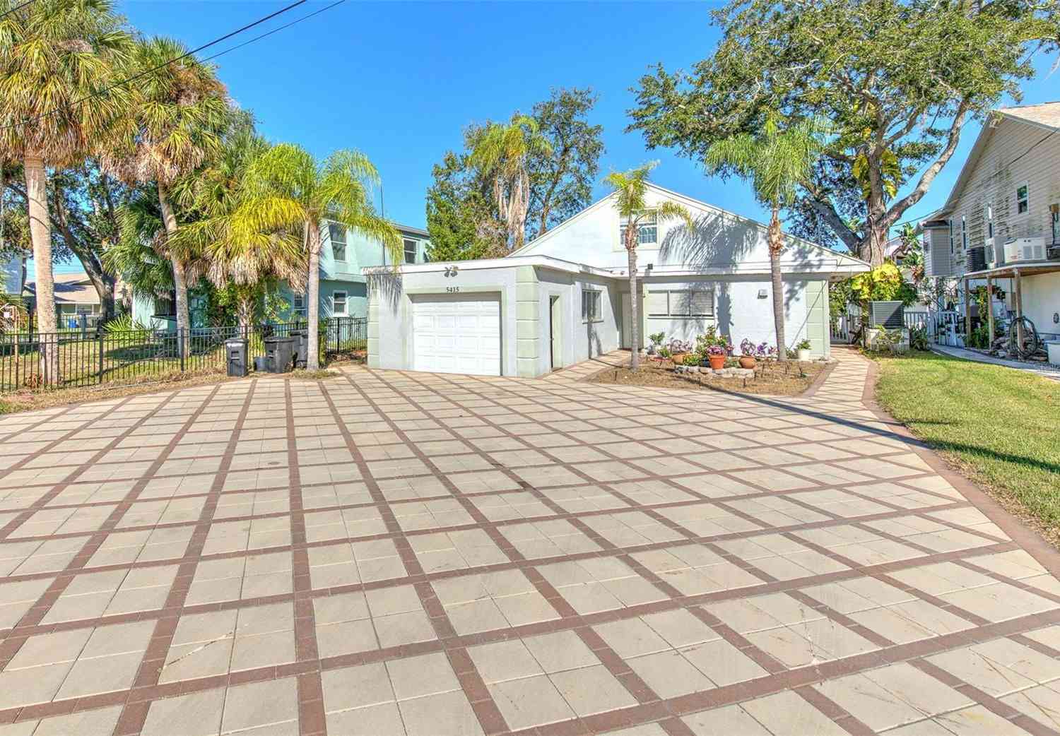 Homes For Sale - 5415 Miles Boulevard<br/> PORT RICHEY, FL 34668