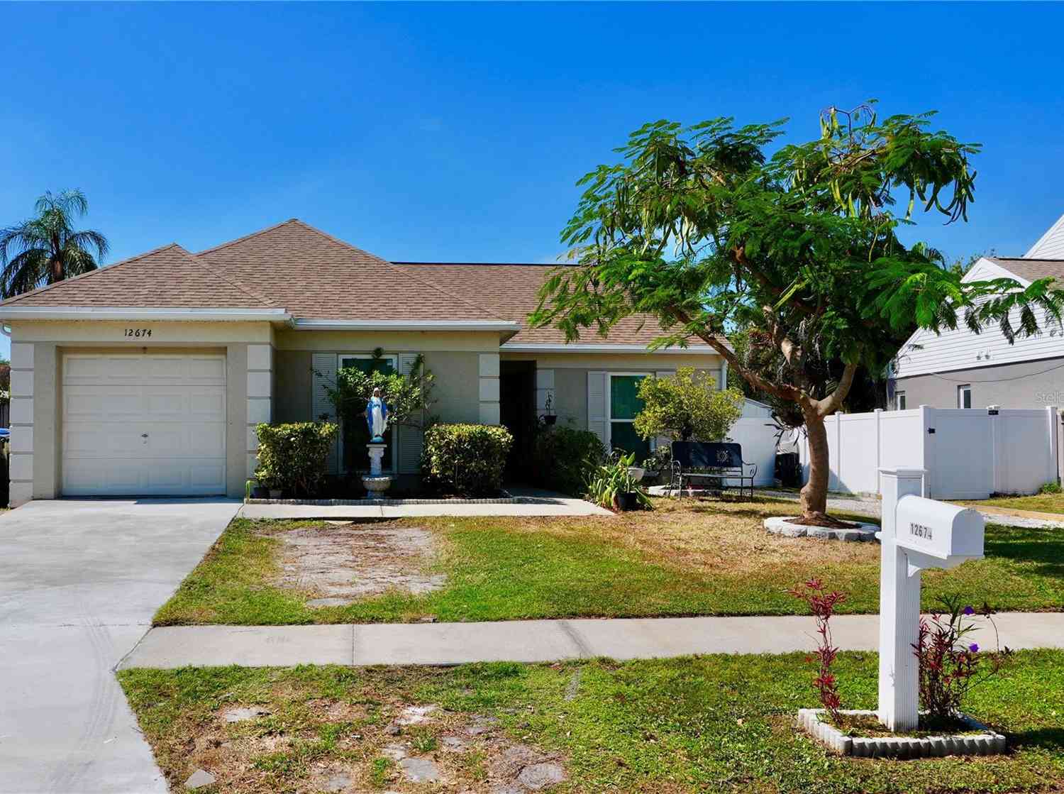 Homes For Sale - 12674 Gorda Circle<br/> LARGO, FL 33773