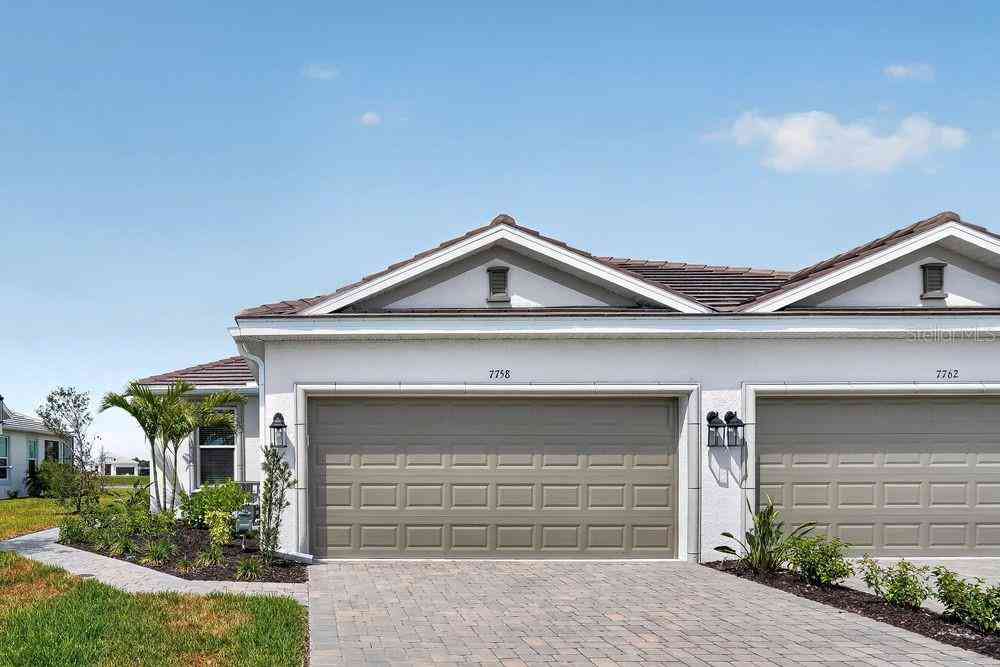 Villa For Sale - 7758 Waning Moon Way<br/> SARASOTA, FL 34241