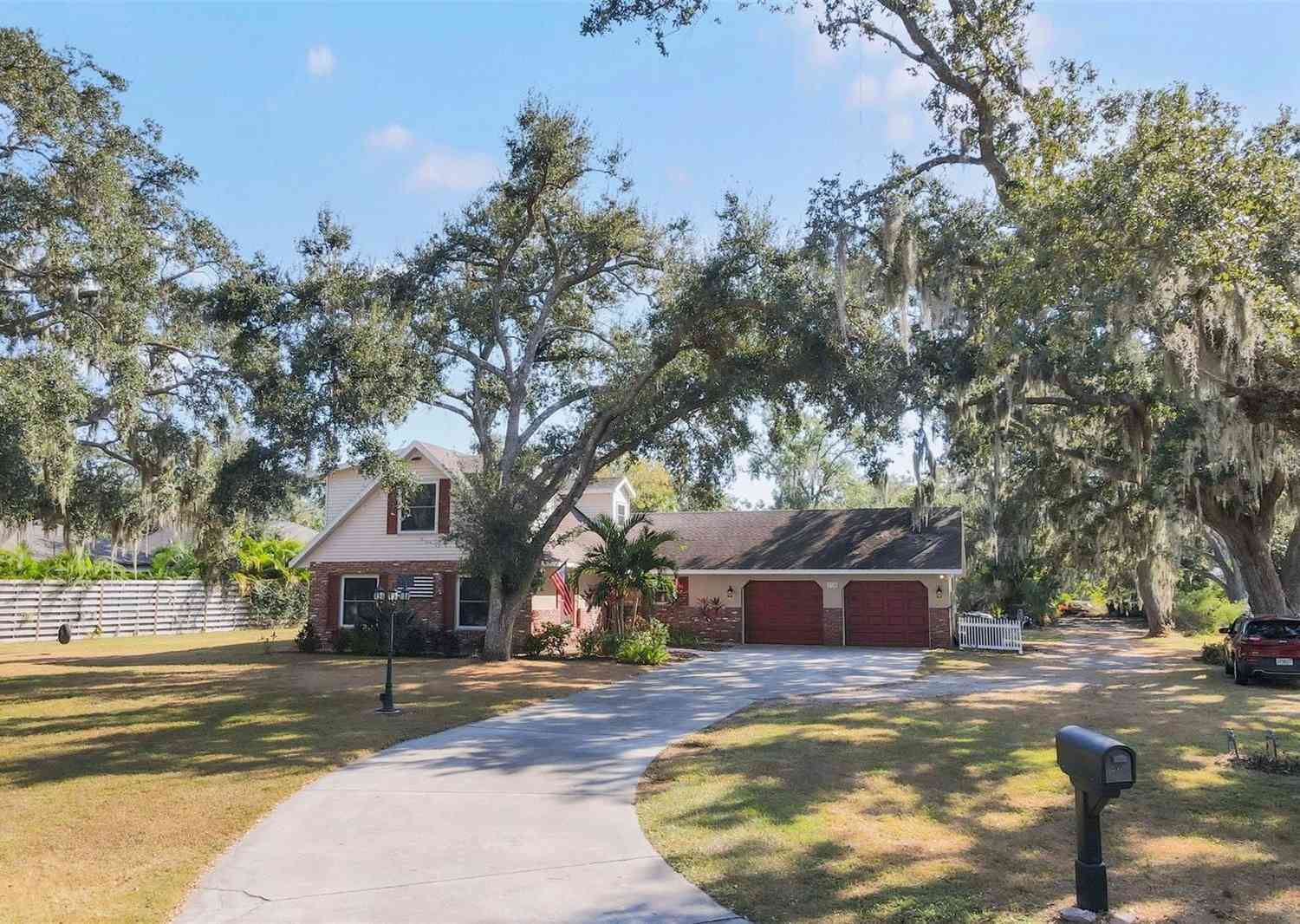 Homes For Sale - 2115 Shadow Oaks Road<br/> SARASOTA, FL 34240