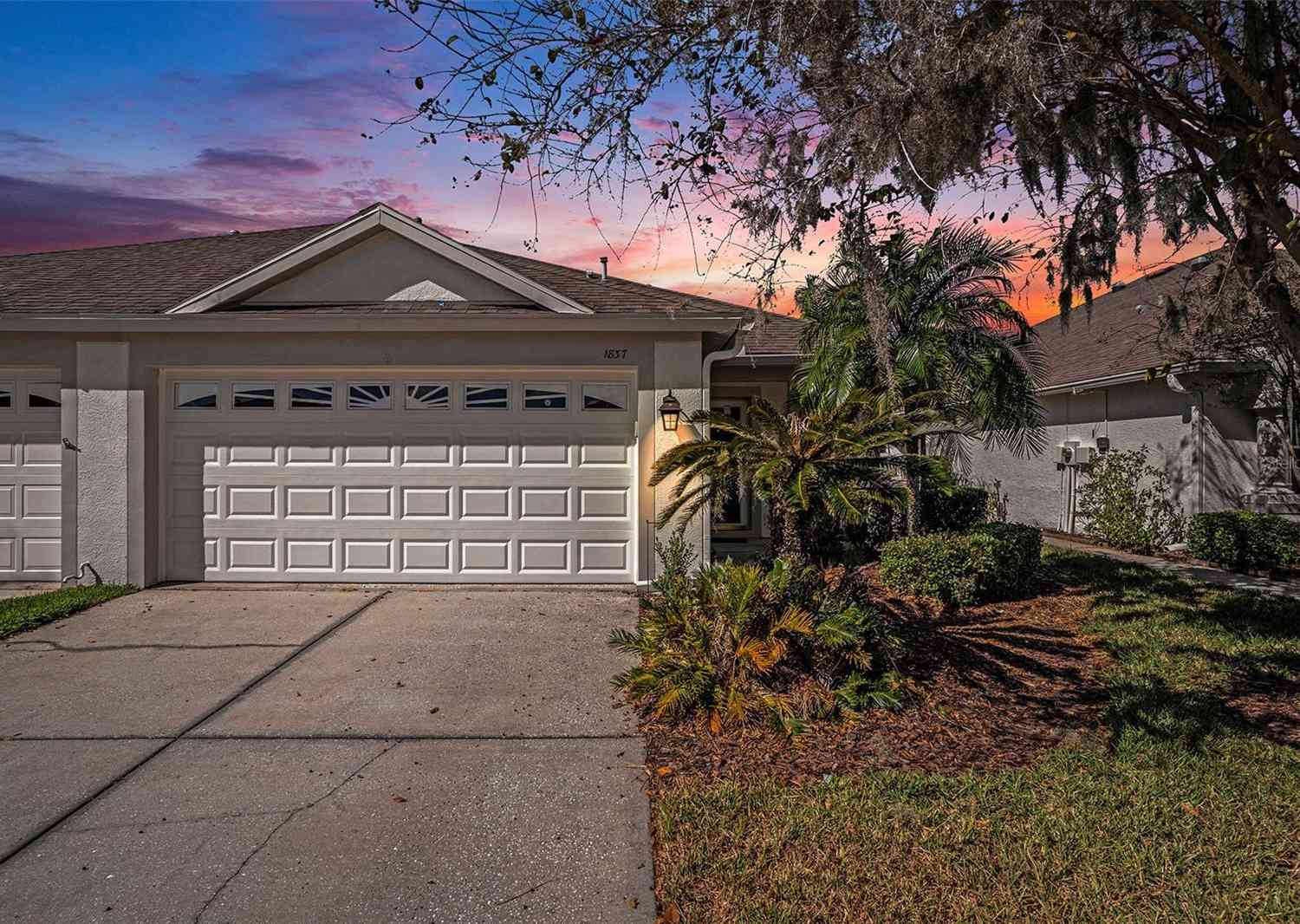 Homes For Sale - 1837 Ravenridge Street<br/> Wesley Chapel, FL 33543