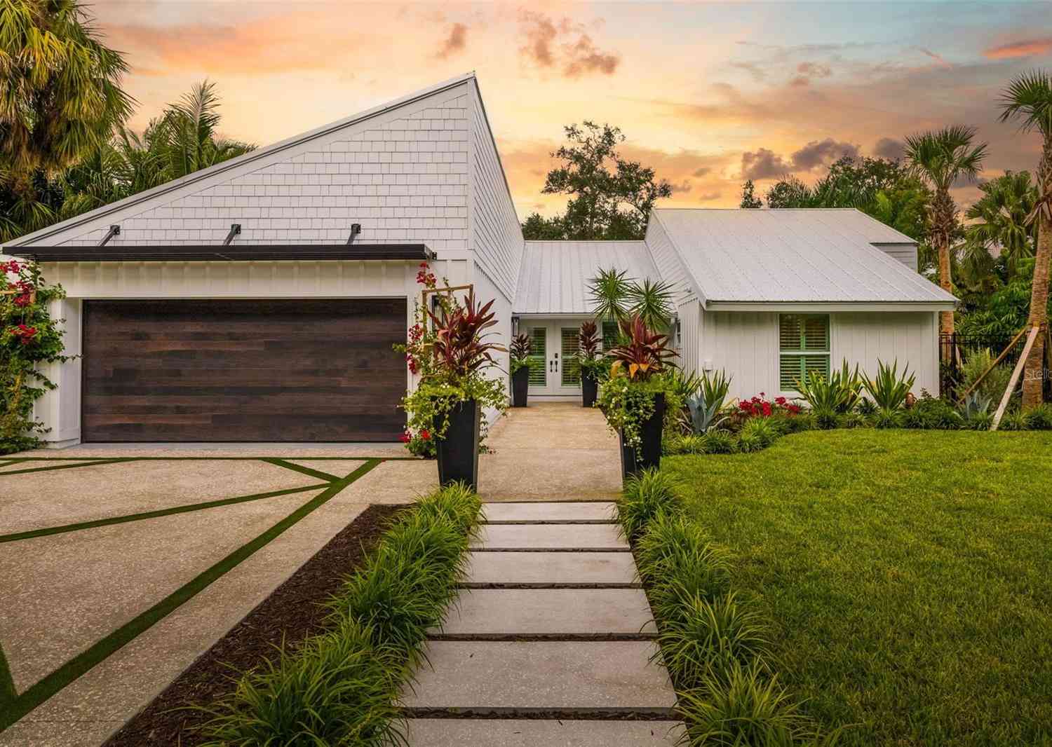 Homes For Sale - 1705 Field Road<br/> SARASOTA, FL 34231
