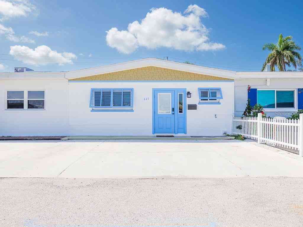 Villa For Sale - 449 63rd Street<br/> HOLMES BEACH, FL 34217