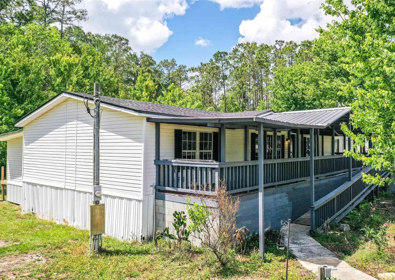 Mobile Home For Sale - 17822 Commonwealth Avenue<br/> POLK CITY, FL 33868