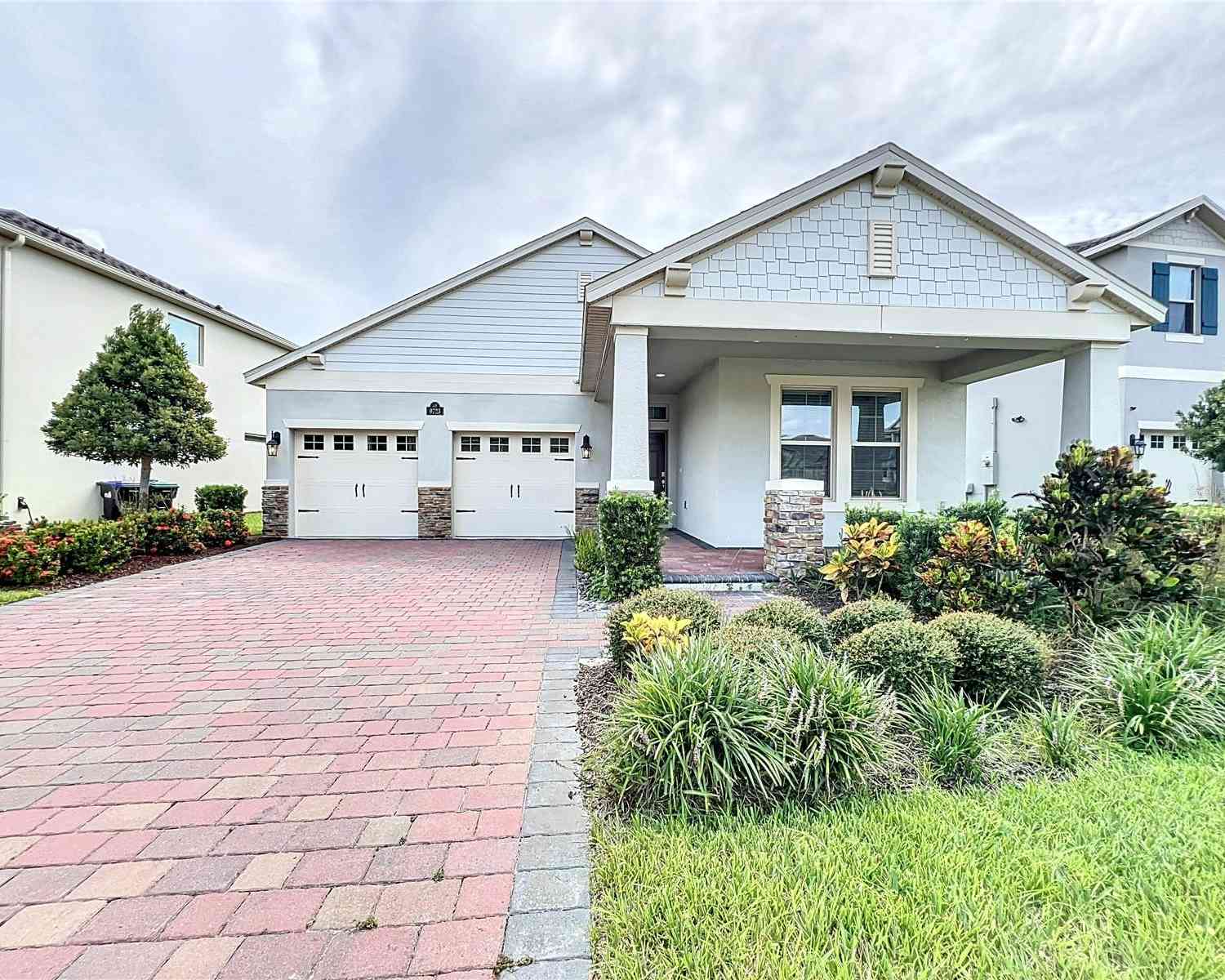 Homes For Sale - 9723 Lost Creek Drive<br/> WINTER GARDEN, FL 34787