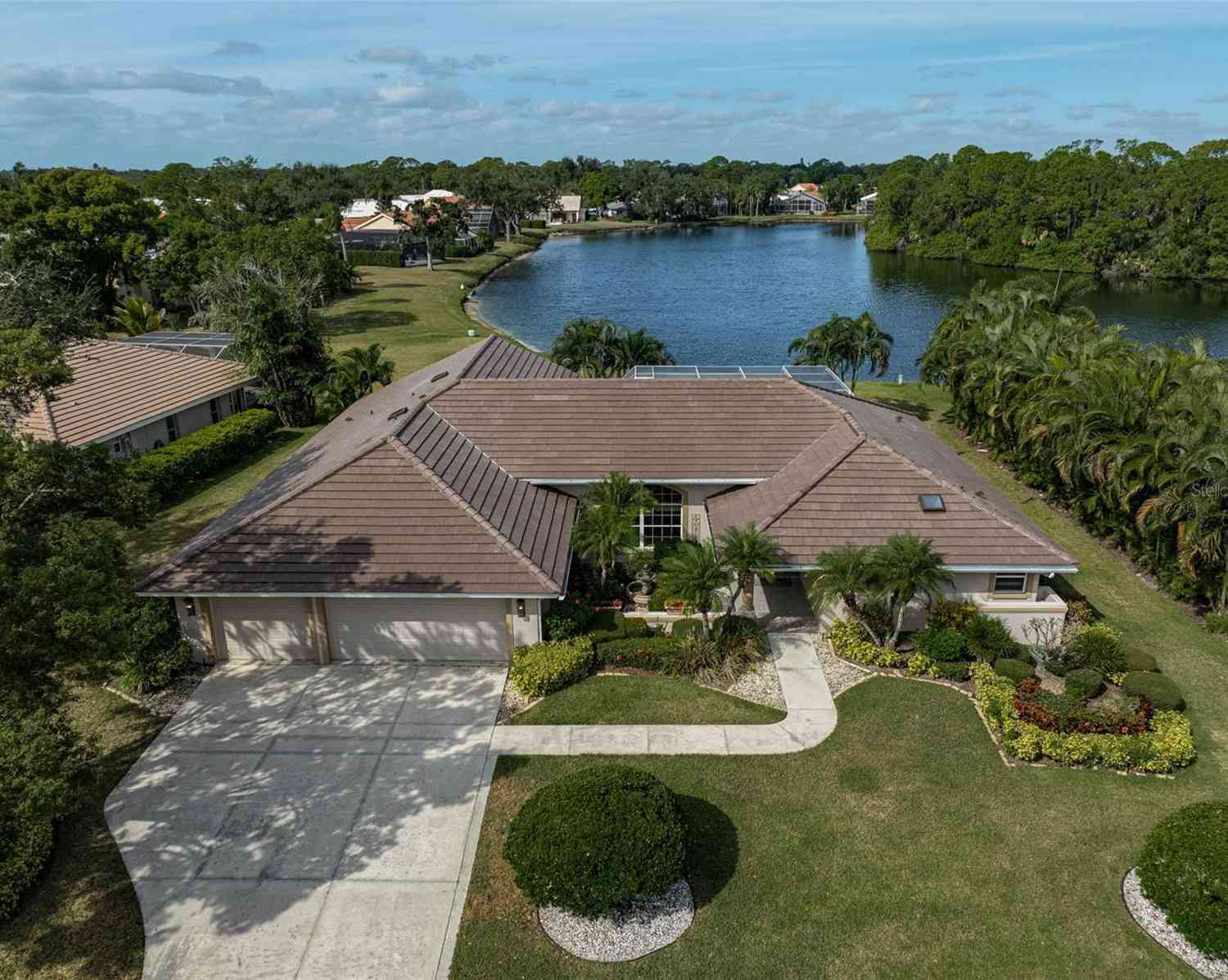 Homes For Sale - 7570 Links Court<br/> SARASOTA, FL 34243