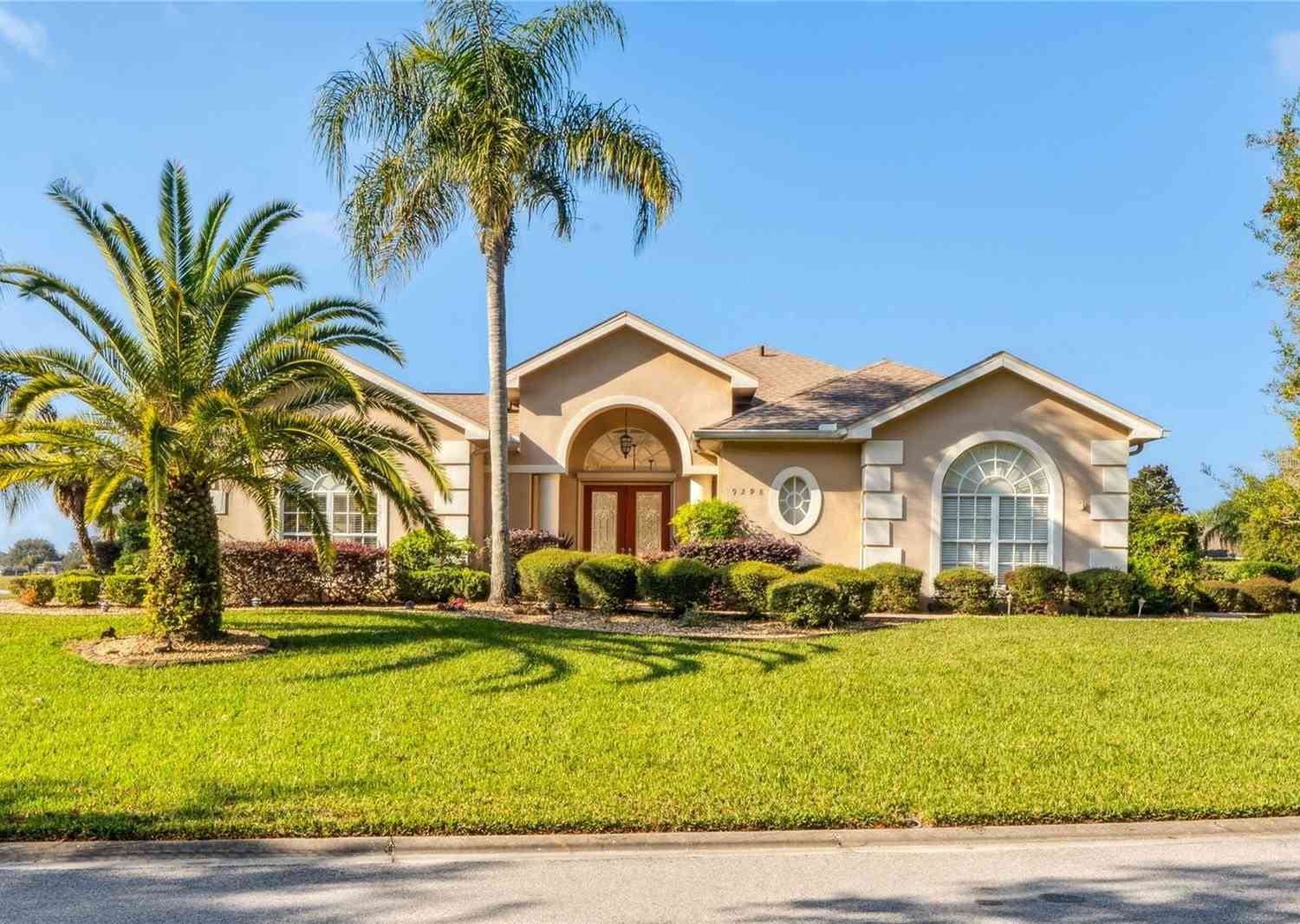 Homes For Sale - 9298 Grand Cypress Drive<br/> WEEKI WACHEE, FL 34613