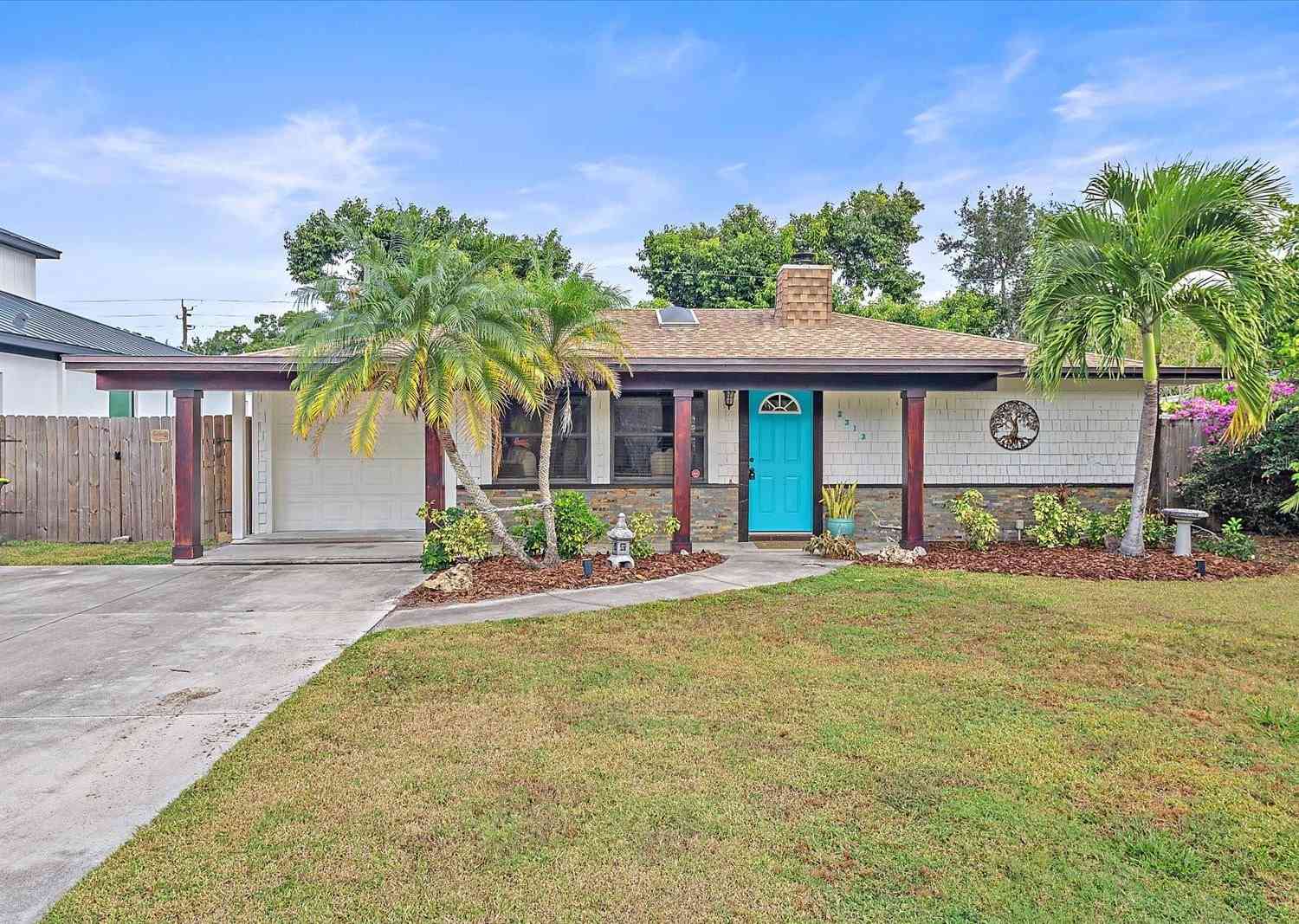 Homes For Sale - 2313 Loma Linda Street<br/> SARASOTA, FL 34239