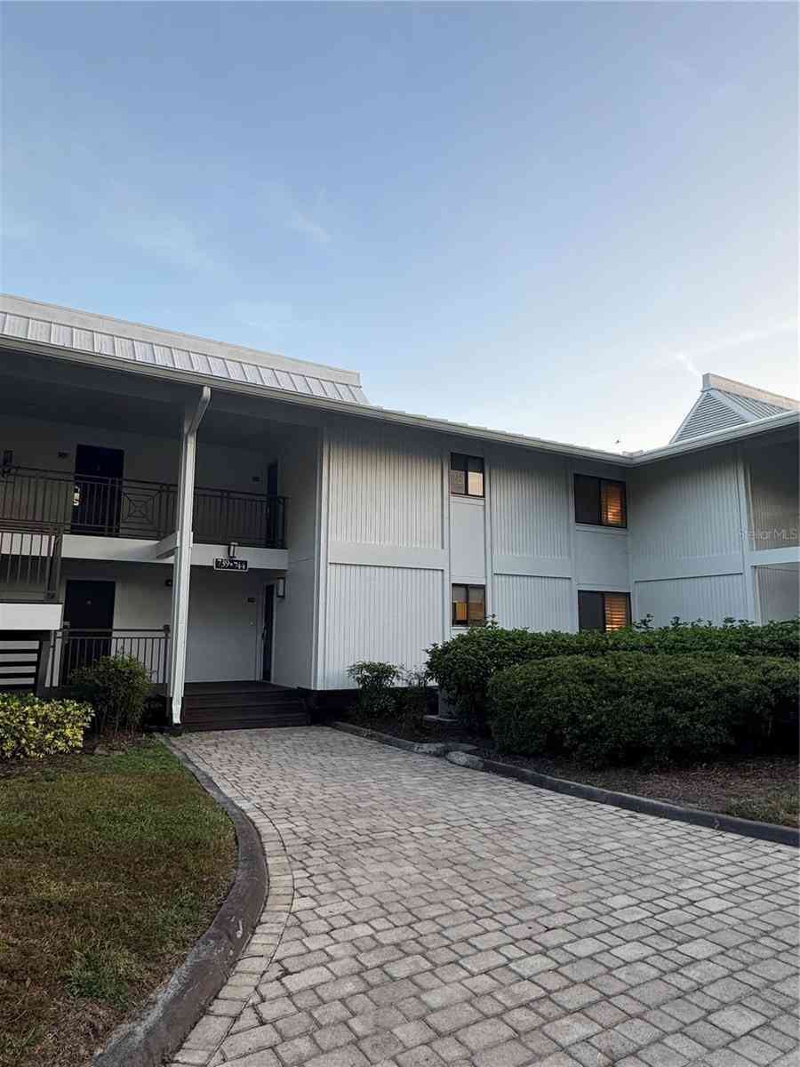 Condo For Sale - 4786 Fox Hunt Drive #D743<br/> Wesley Chapel, FL 33543