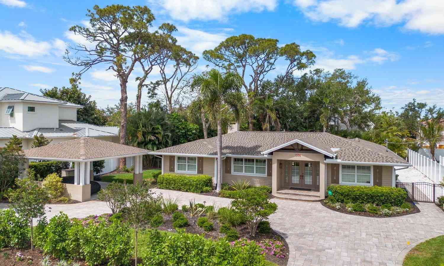 Homes For Sale - 1538 S Orange Avenue<br/> SARASOTA, FL 34239
