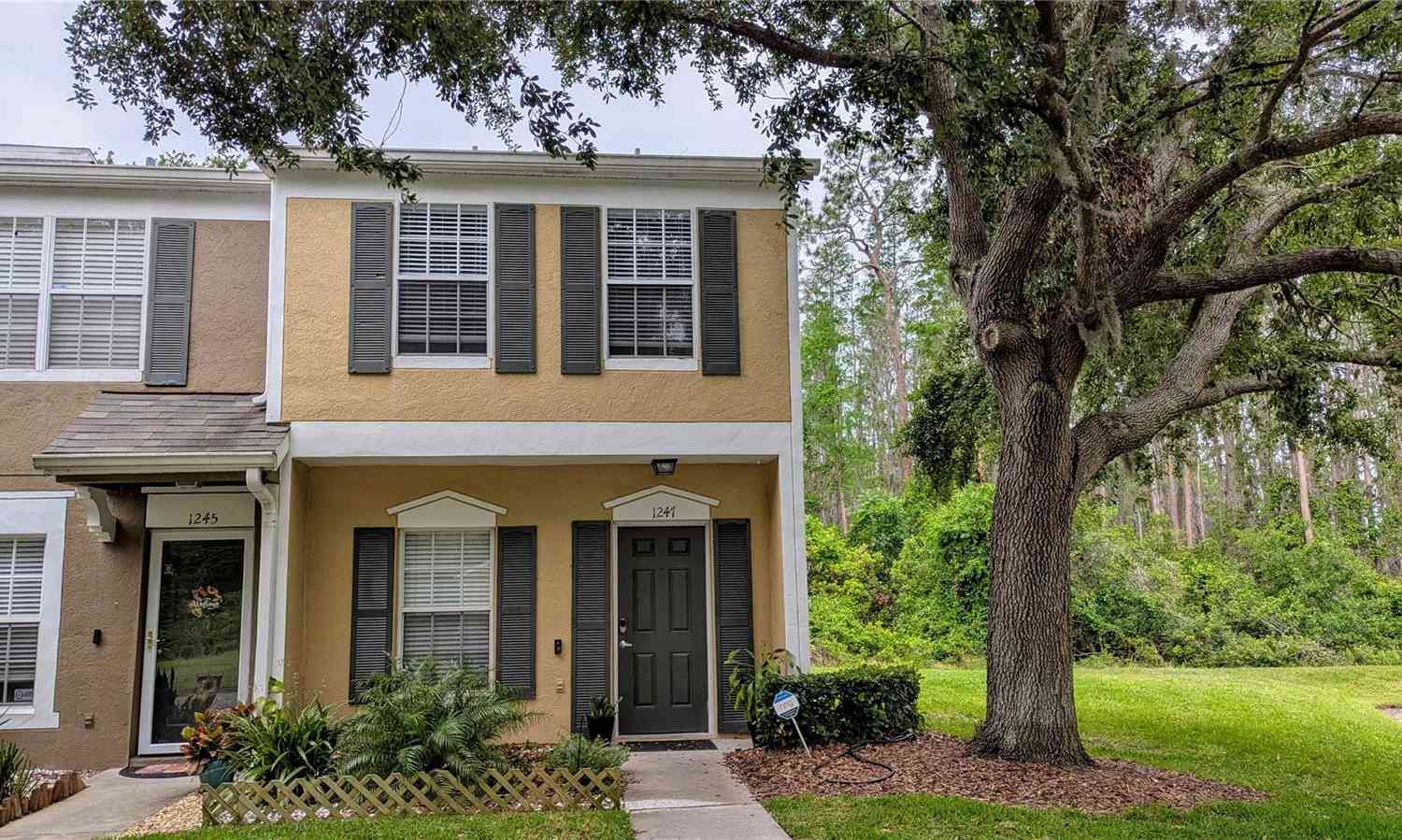Townhouse For Sale - 1247 Kennewick Court<br/> Wesley Chapel, FL 33543
