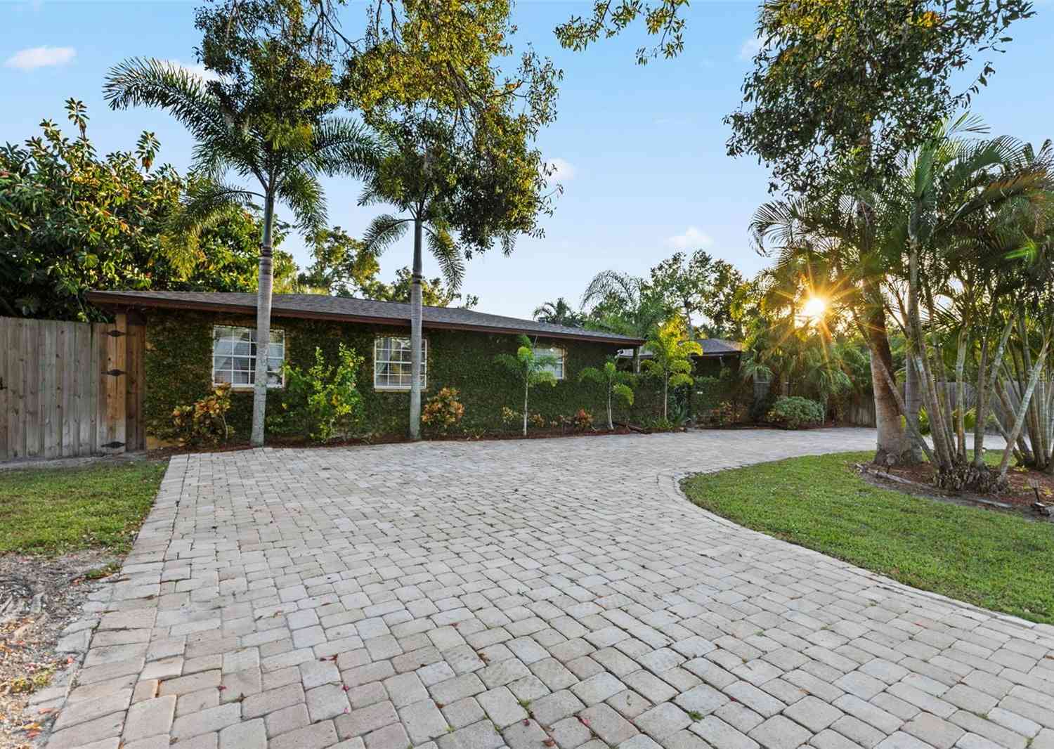 Homes For Sale - 4301 S Lockwood Ridge Road<br/> SARASOTA, FL 34231