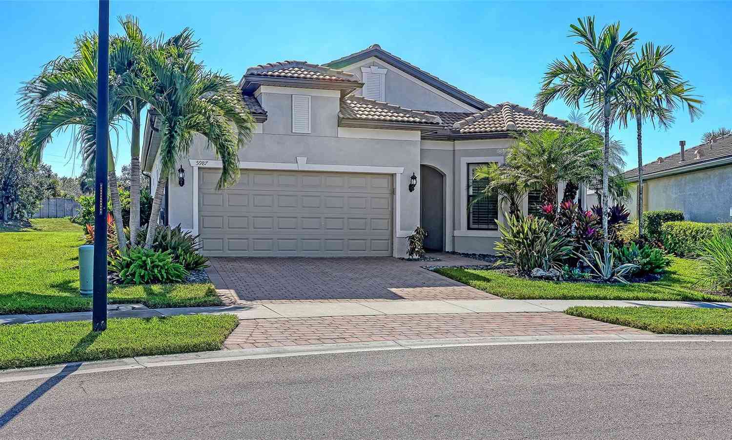 Homes For Sale - 5987 Snowy Egret Drive<br/> SARASOTA, FL 34238