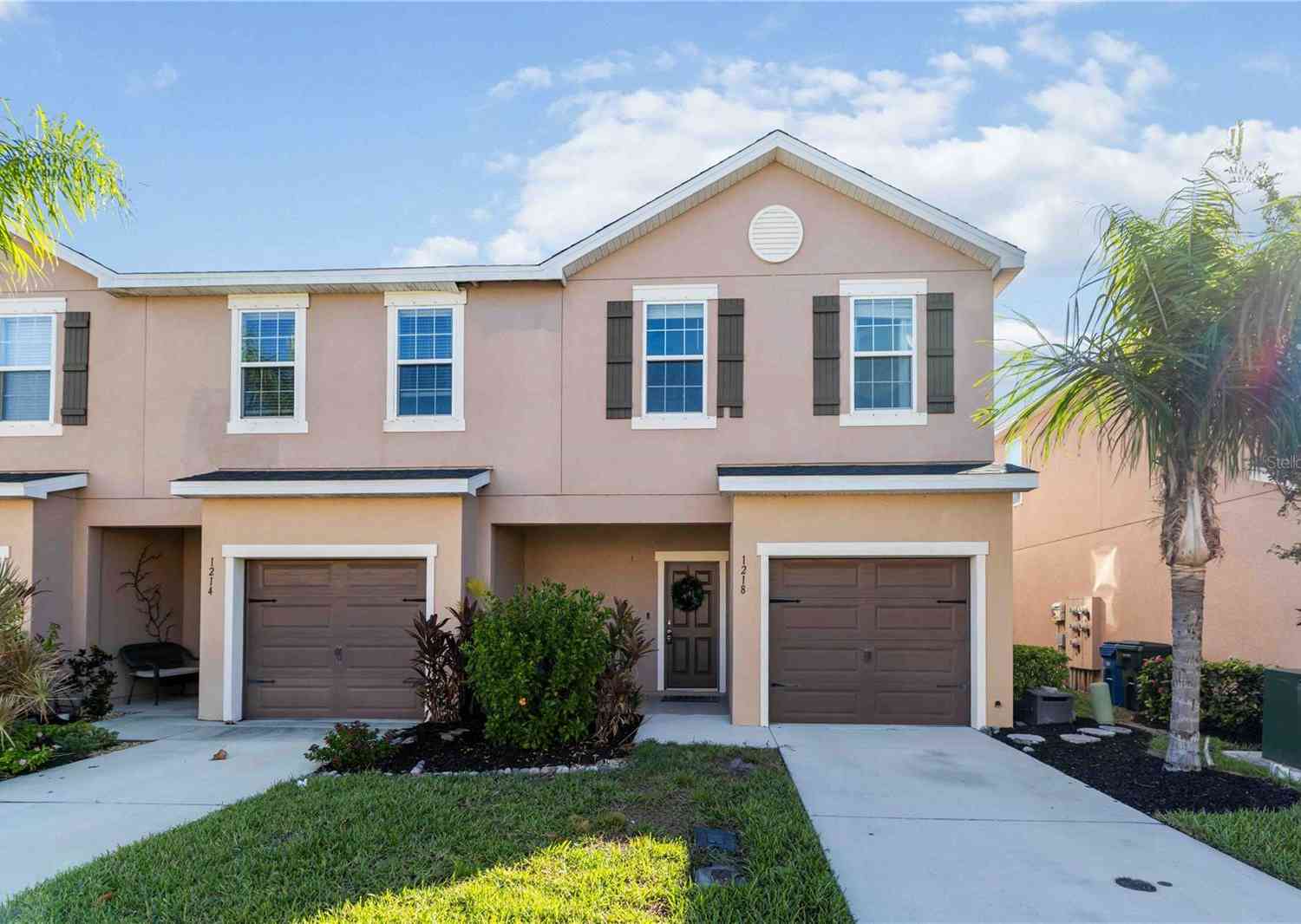 Townhouse For Sale - 1218 Grantham Drive<br/> SARASOTA, FL 34234