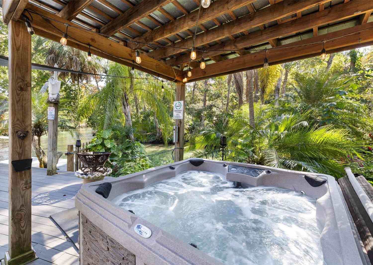 Homes For Sale - 6110 Bear Trail<br/> Hernando County, WEEKI WACHEE, FL 34607