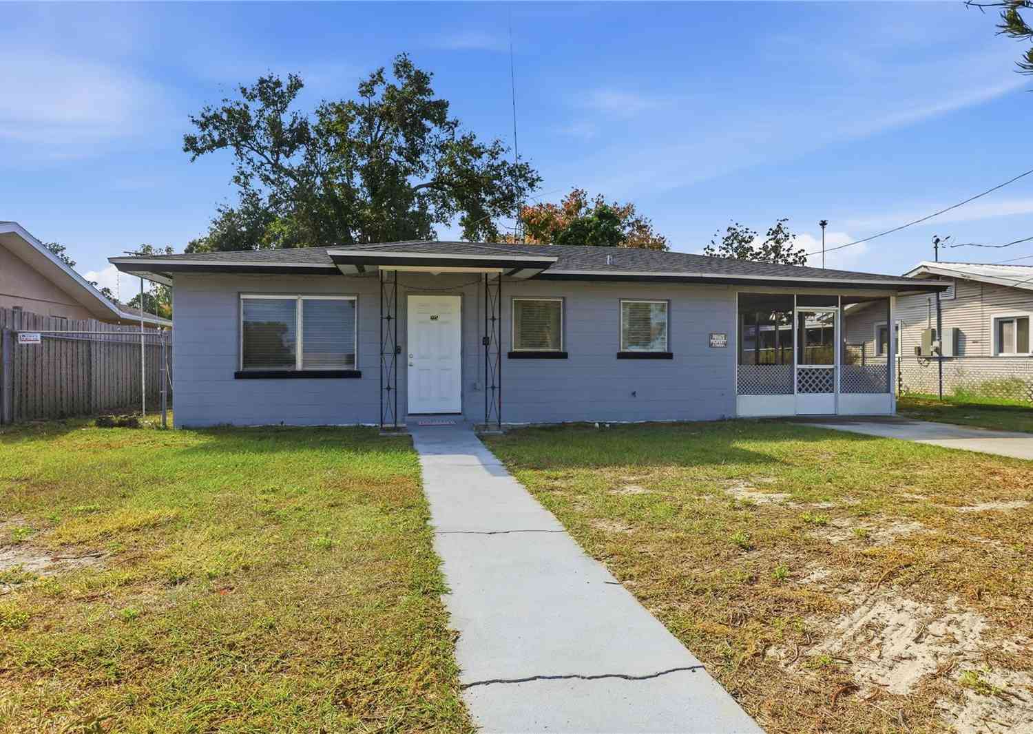 Homes For Sale - 225 E Pomelo Street<br/> LAKE ALFRED, FL 33850