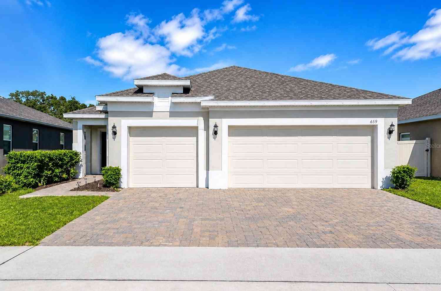Homes For Sale - 669 Jupiter Beach Road<br/> GROVELAND, FL 34736