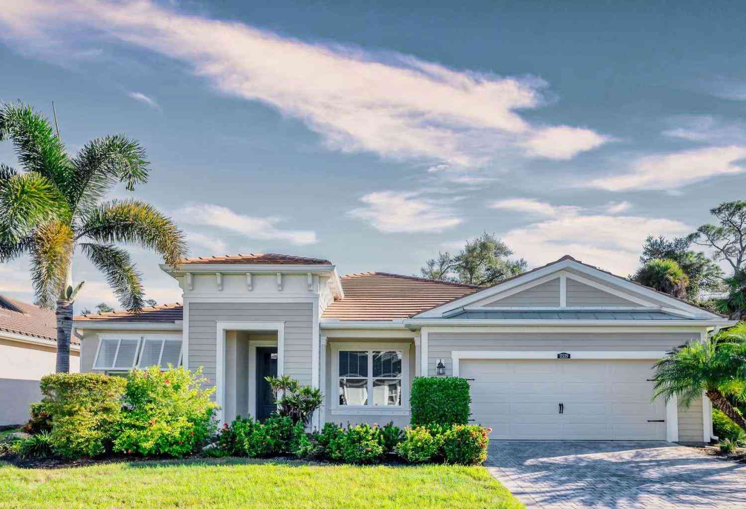 Homes For Sale - 11539 Tapestry Lane<br/> VENICE, FL 34293