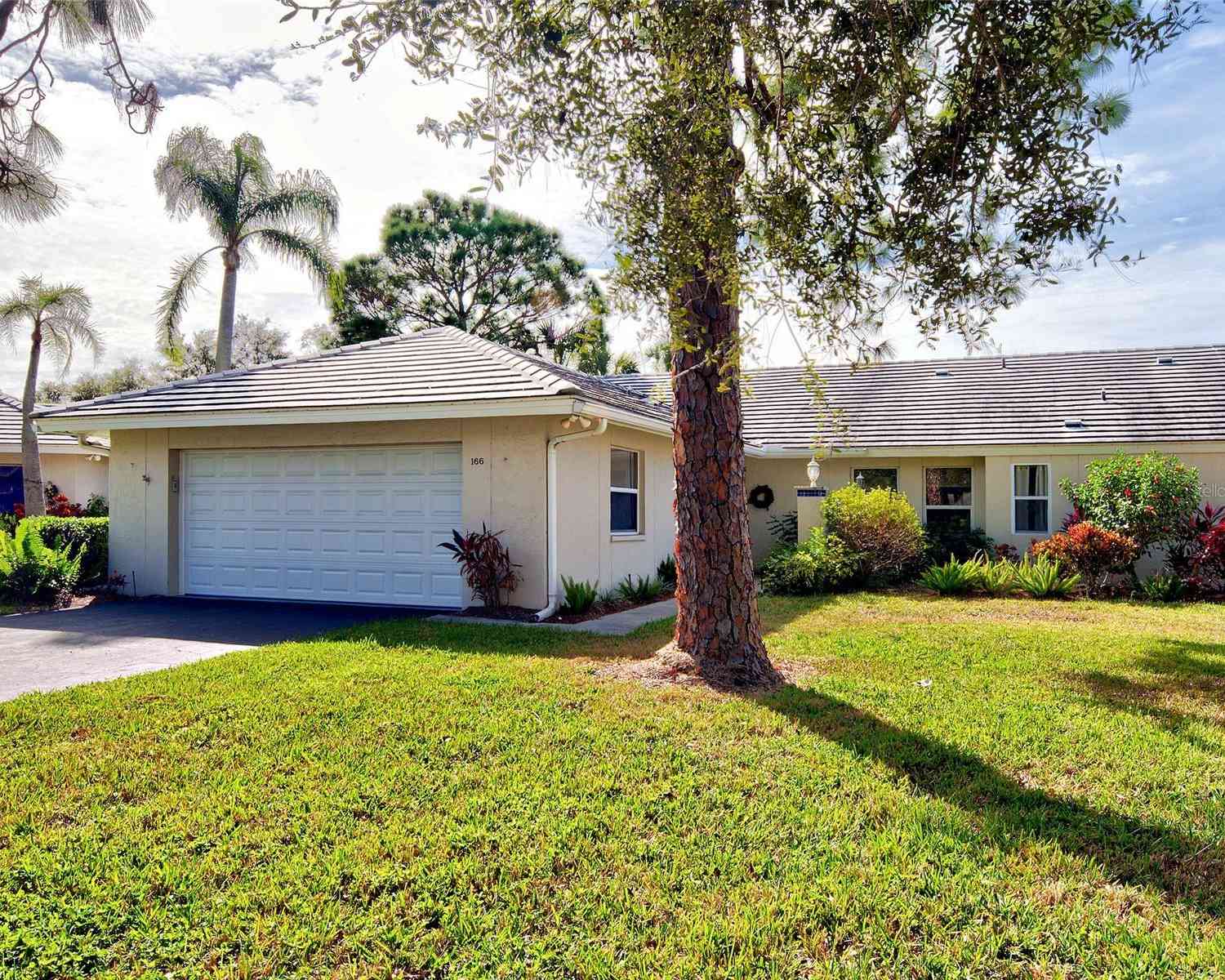 Villa For Sale - 166 Southampton Place #348<br/> VENICE, FL 34293