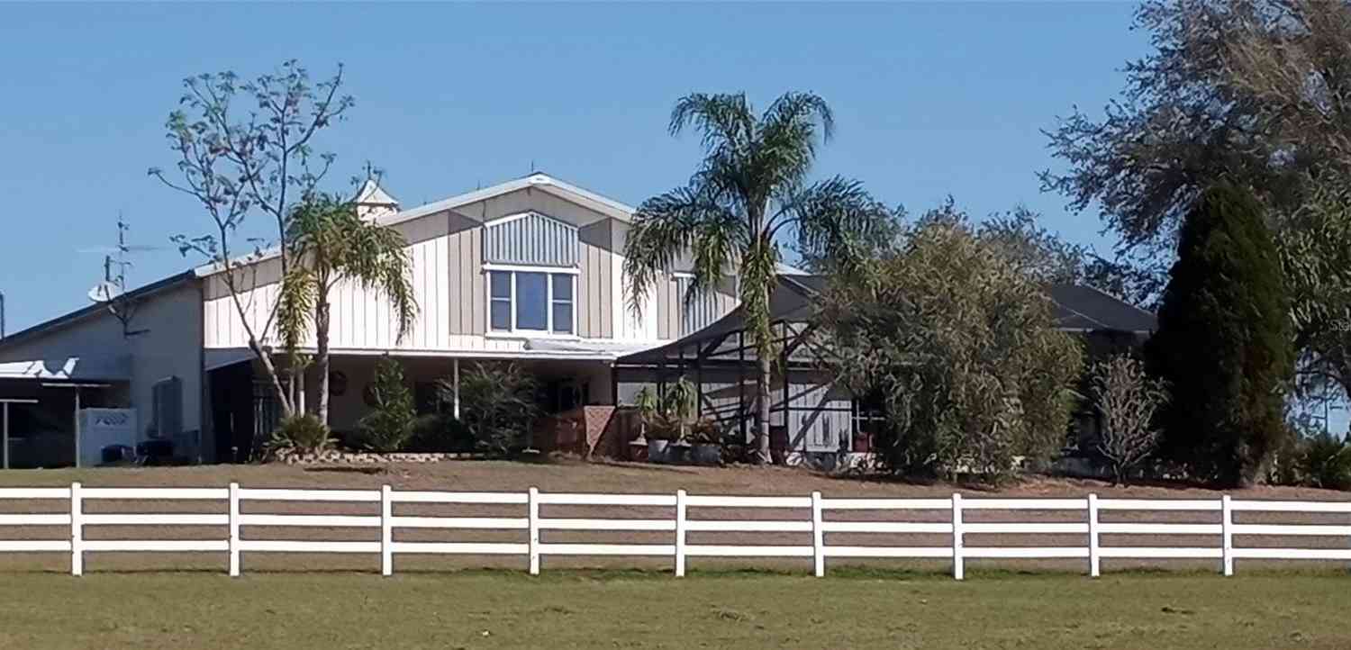 Homes For Sale - 17725 Powerline Road<br/> DADE CITY, FL 33523