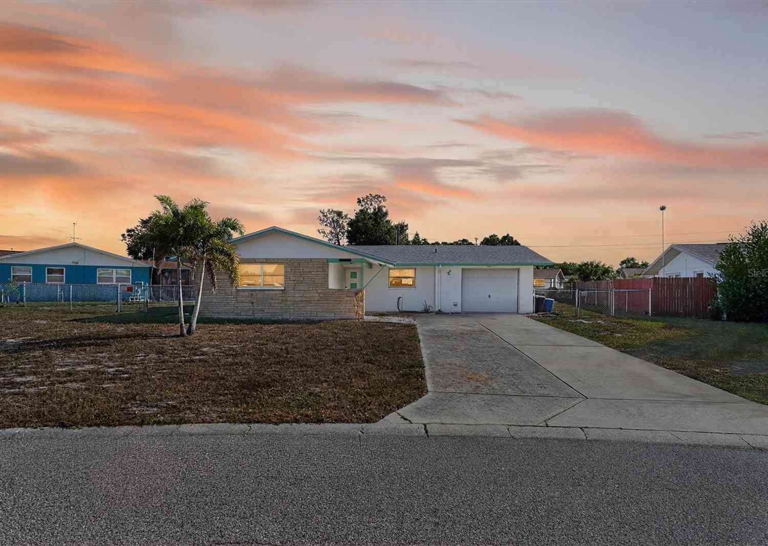 Homes For Sale - 7608 Redcoat Avenue<br/> PORT RICHEY, FL 34668