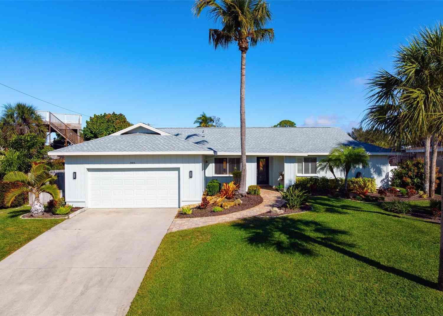 Homes For Sale - 393 Flamingo Drive<br/> VENICE, FL 34285