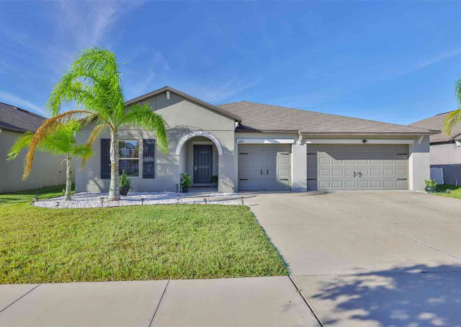 Homes For Sale - 13575 Willow Bluestar Loop<br/> RIVERVIEW, FL 33579