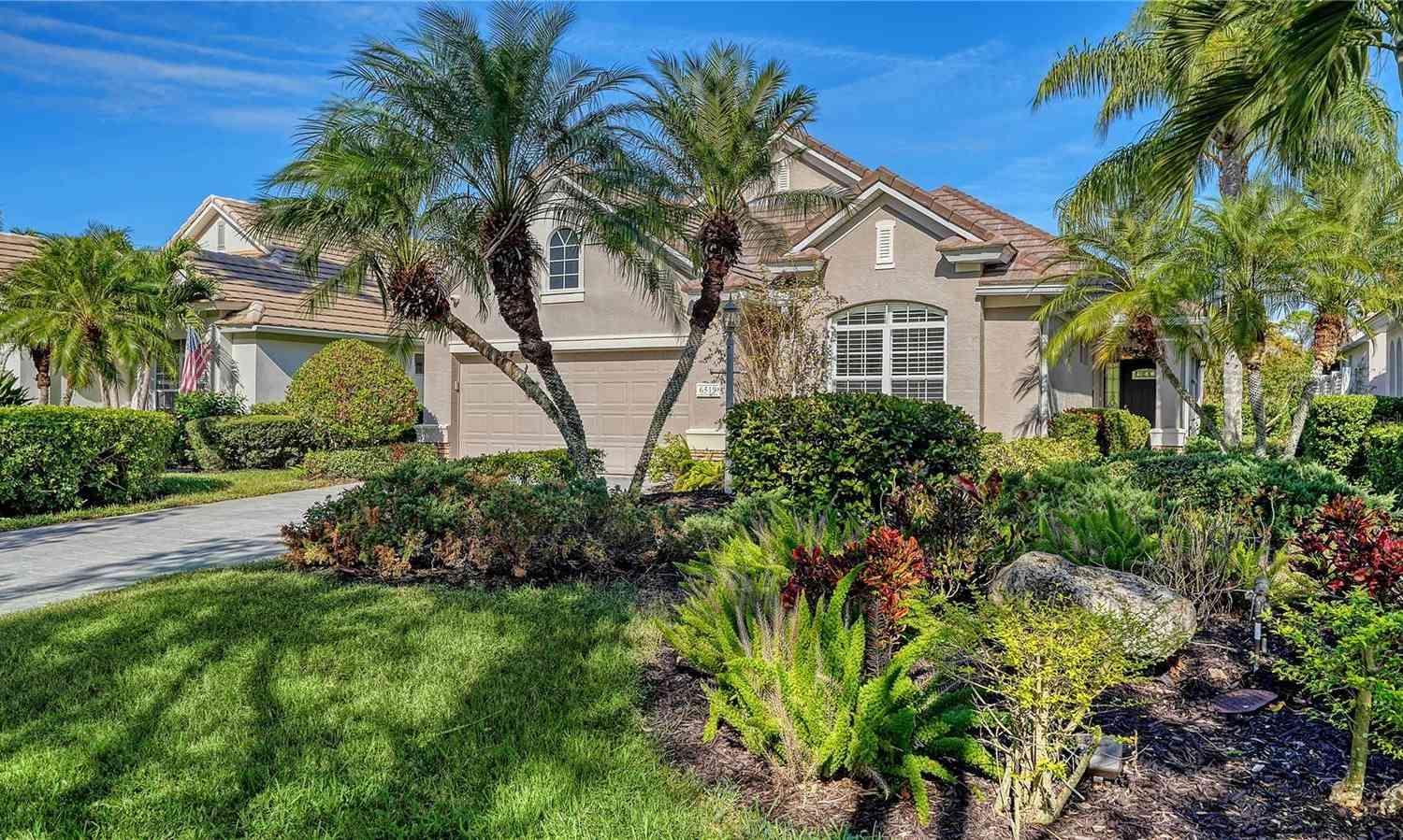 Homes For Sale - 6519 Oakland Hills Drive<br/> Manatee County, LAKEWOOD RANCH, FL 34202