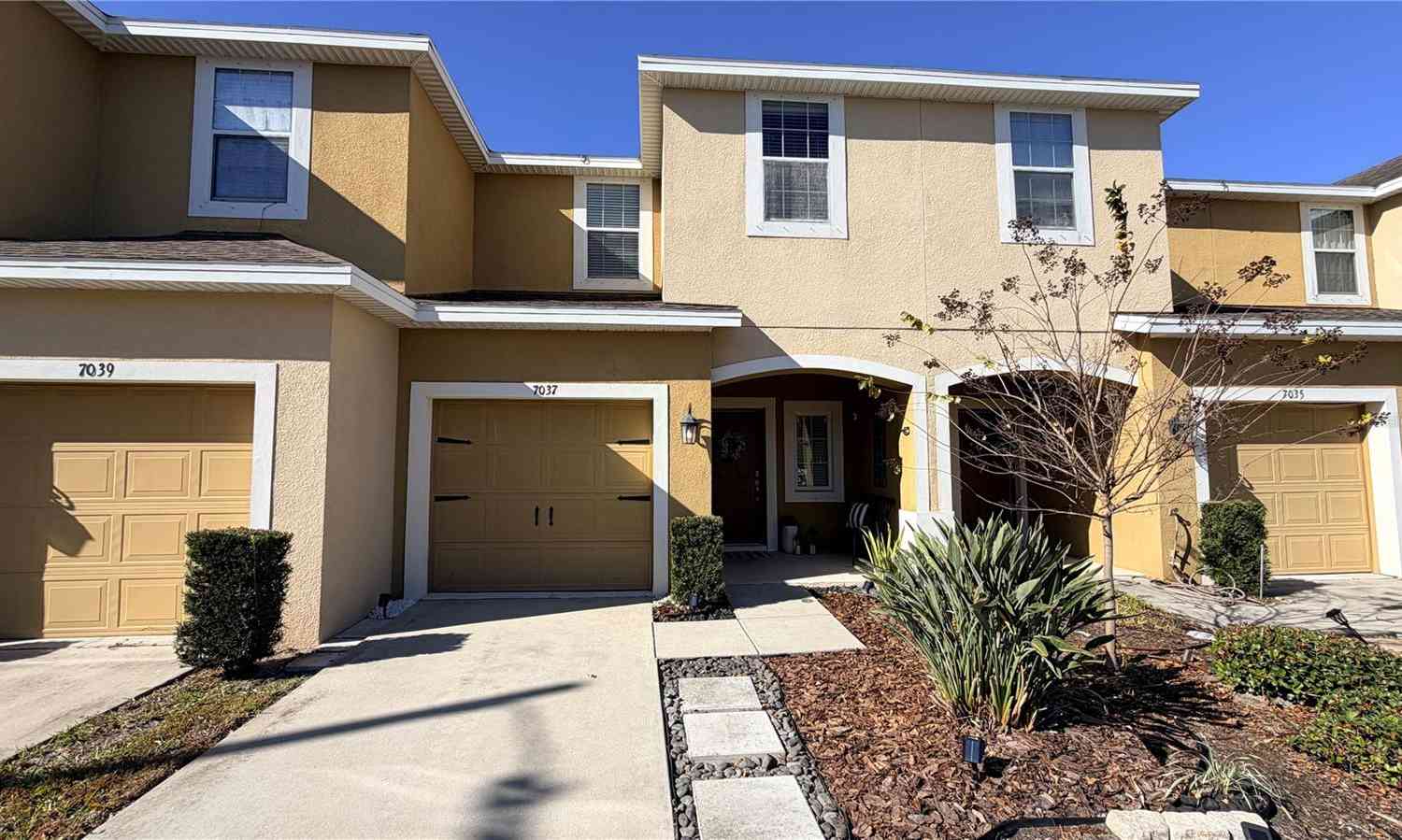 Townhouse For Sale - 7037 Woodchase Glen Drive<br/> RIVERVIEW, FL 33578